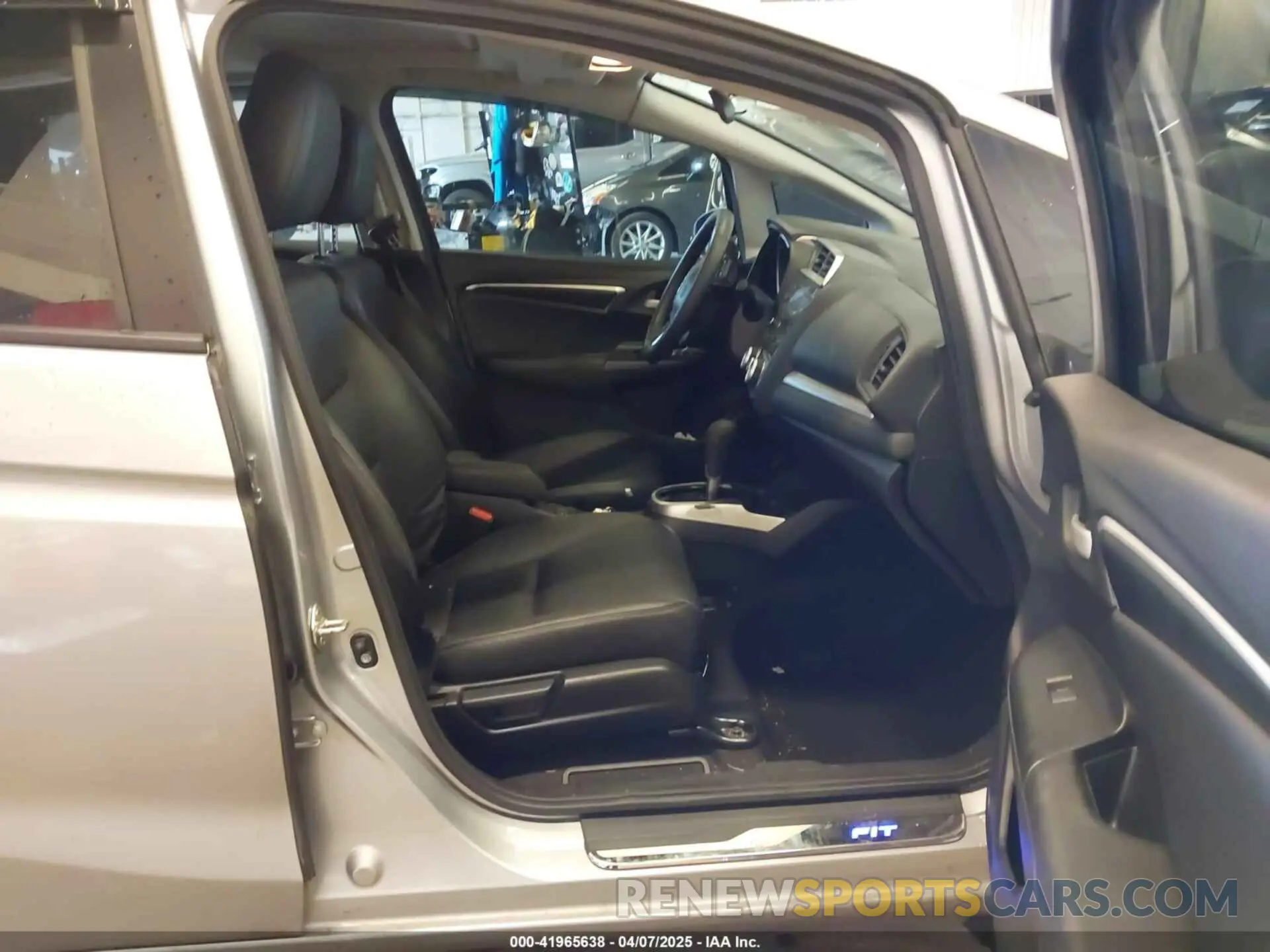 5 Photograph of a damaged car 3HGGK5H94KM734411 HONDA FIT 2019