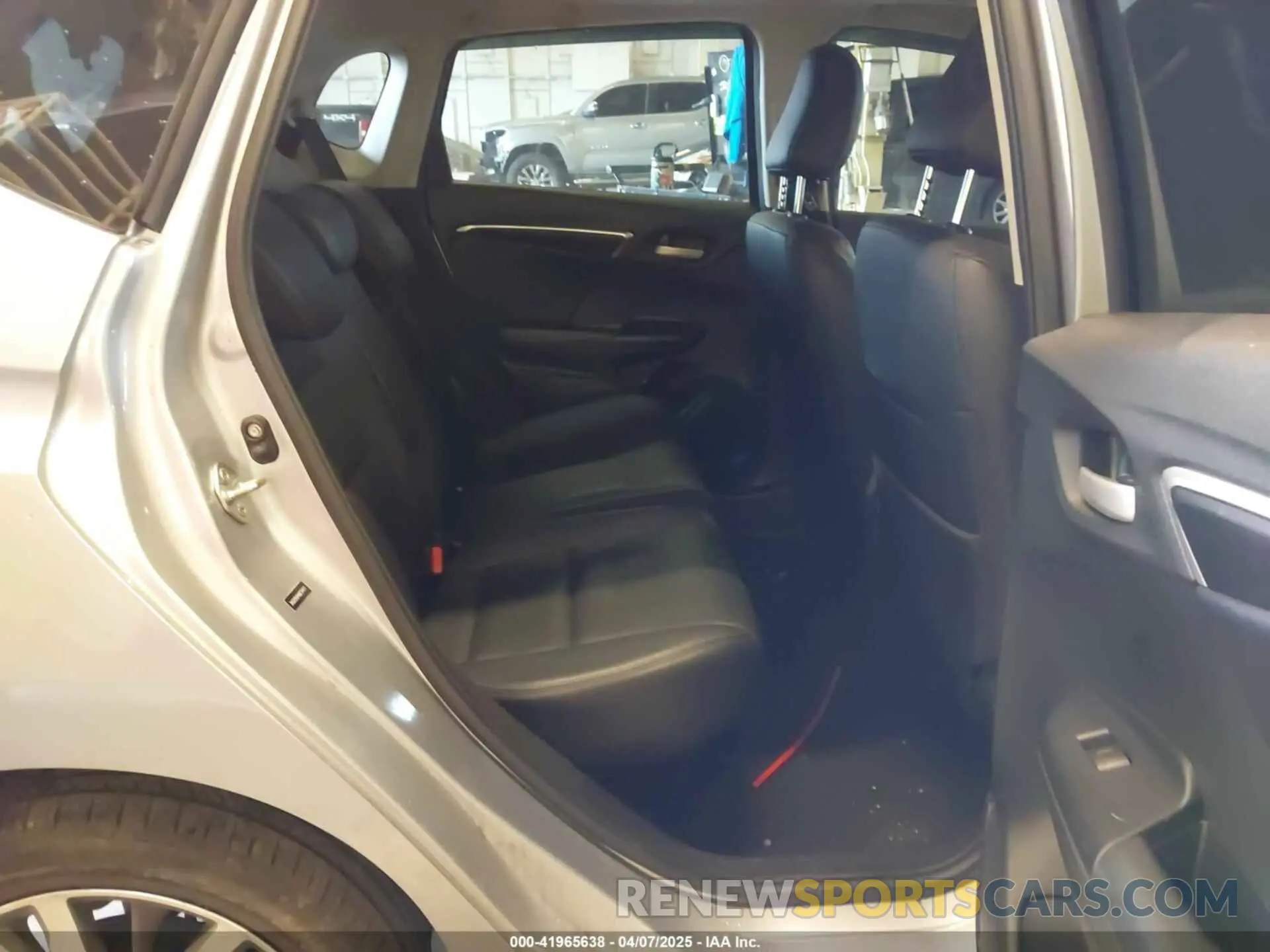 8 Photograph of a damaged car 3HGGK5H94KM734411 HONDA FIT 2019