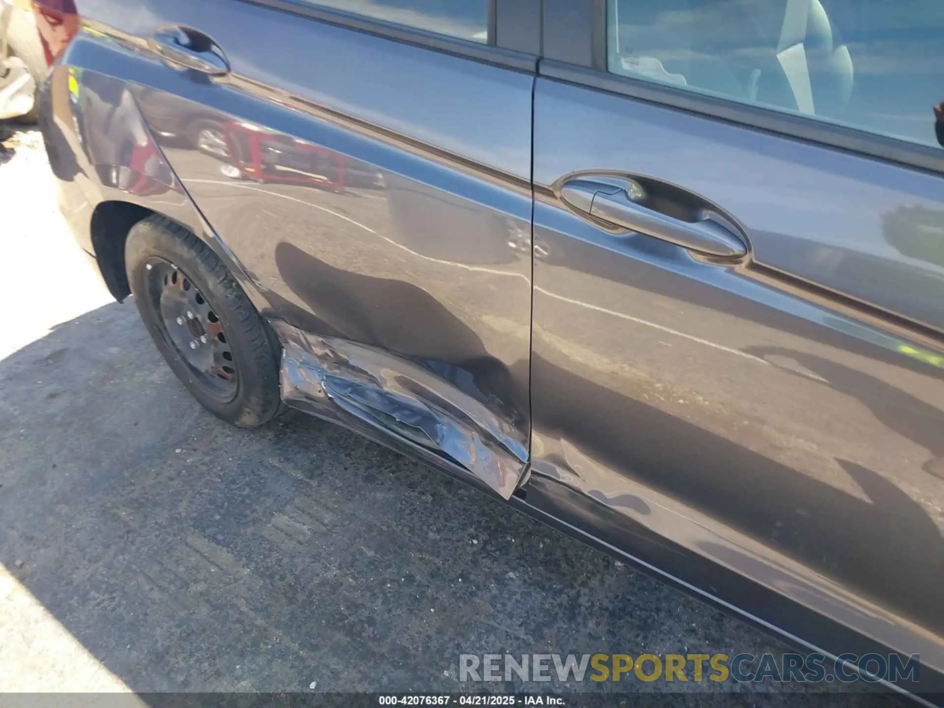 6 Photograph of a damaged car 3HGGK5H40LM707356 HONDA FIT 2020