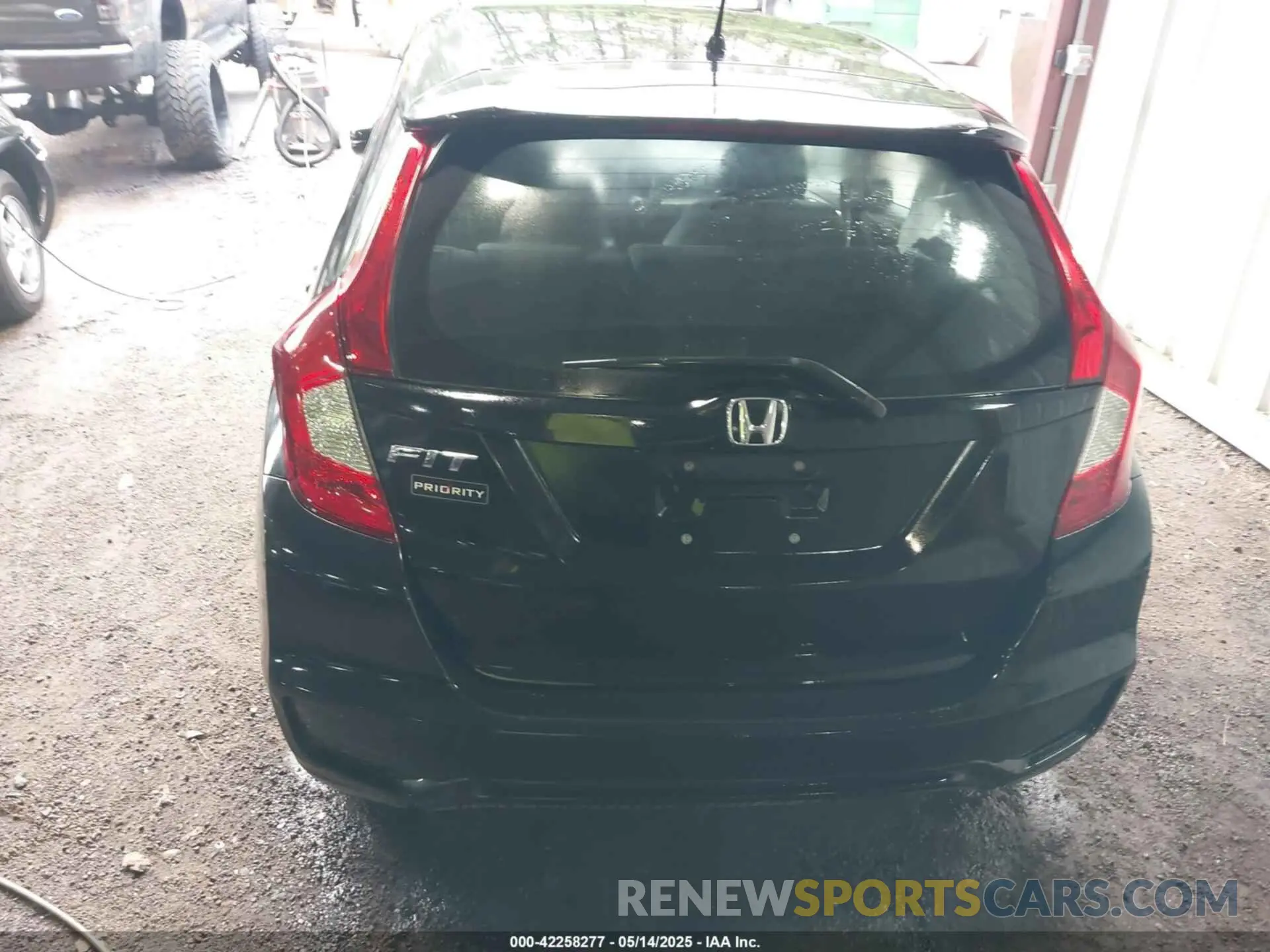 16 Photograph of a damaged car 3HGGK5H40LM709849 HONDA FIT 2020