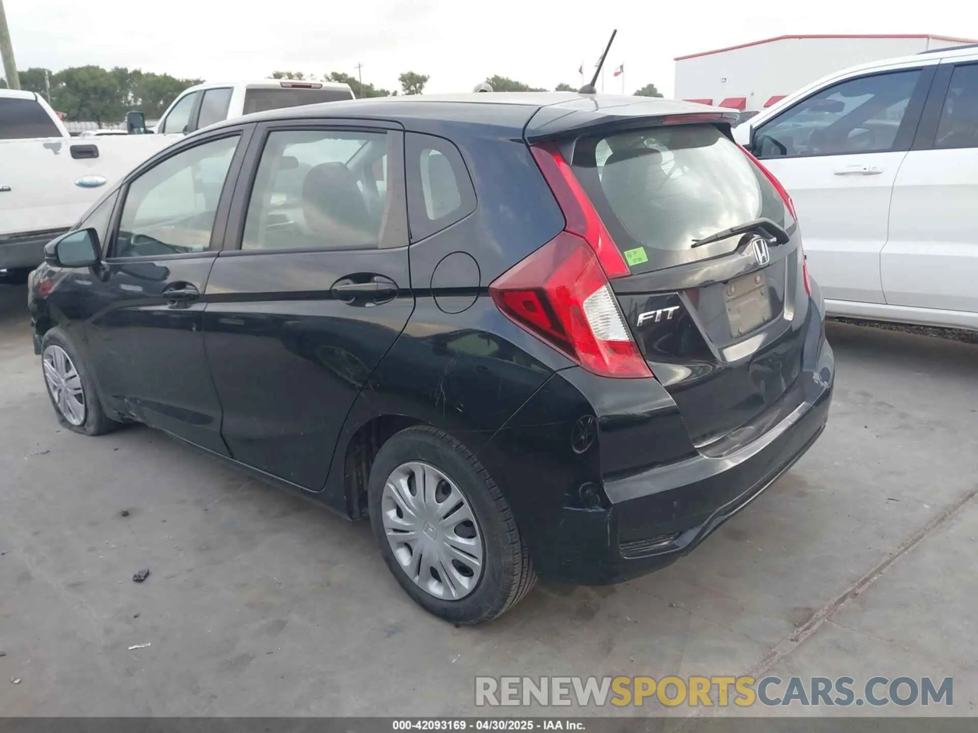 3 Photograph of a damaged car 3HGGK5H40LM717305 HONDA FIT 2020