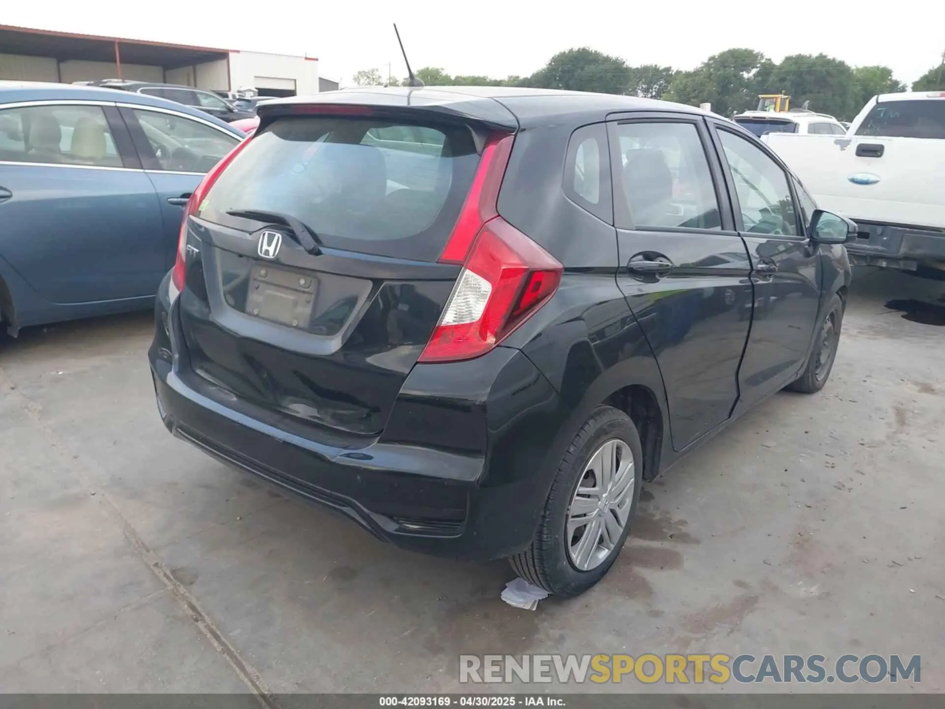 4 Photograph of a damaged car 3HGGK5H40LM717305 HONDA FIT 2020