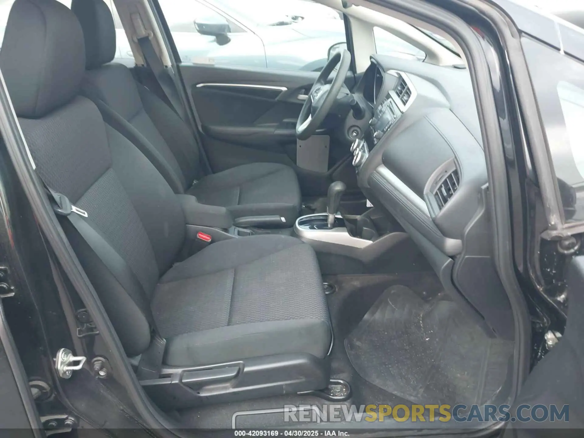 5 Photograph of a damaged car 3HGGK5H40LM717305 HONDA FIT 2020