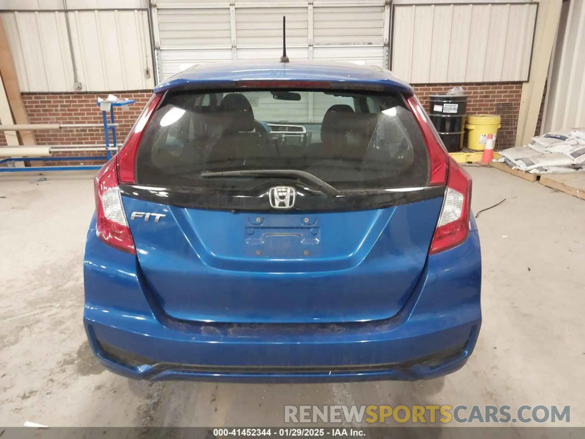 17 Photograph of a damaged car 3HGGK5H41LM718169 HONDA FIT 2020