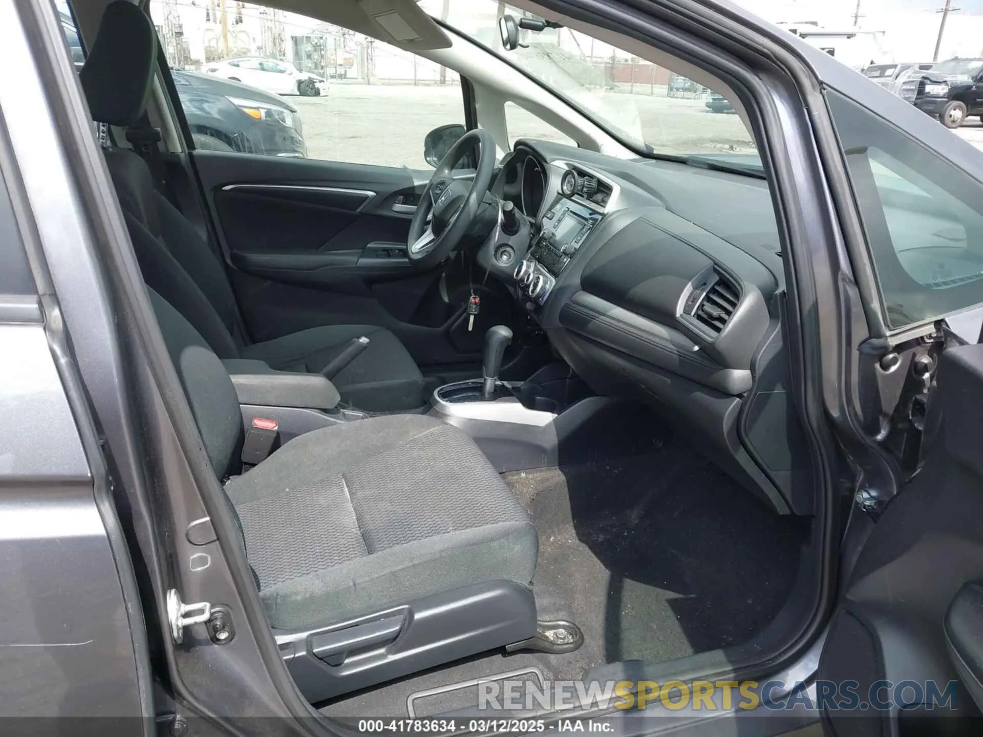 5 Photograph of a damaged car 3HGGK5H42LM715457 HONDA FIT 2020