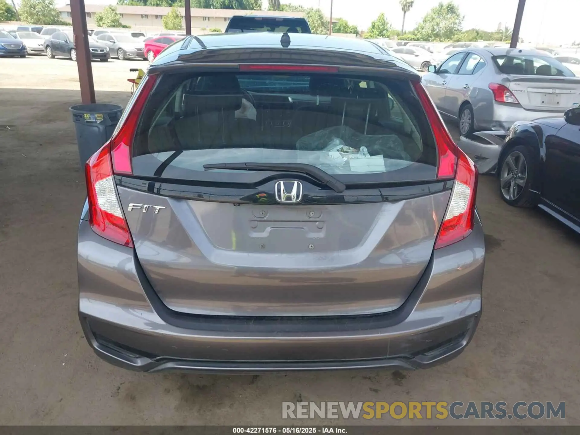 16 Photograph of a damaged car 3HGGK5H42LM728368 HONDA FIT 2020