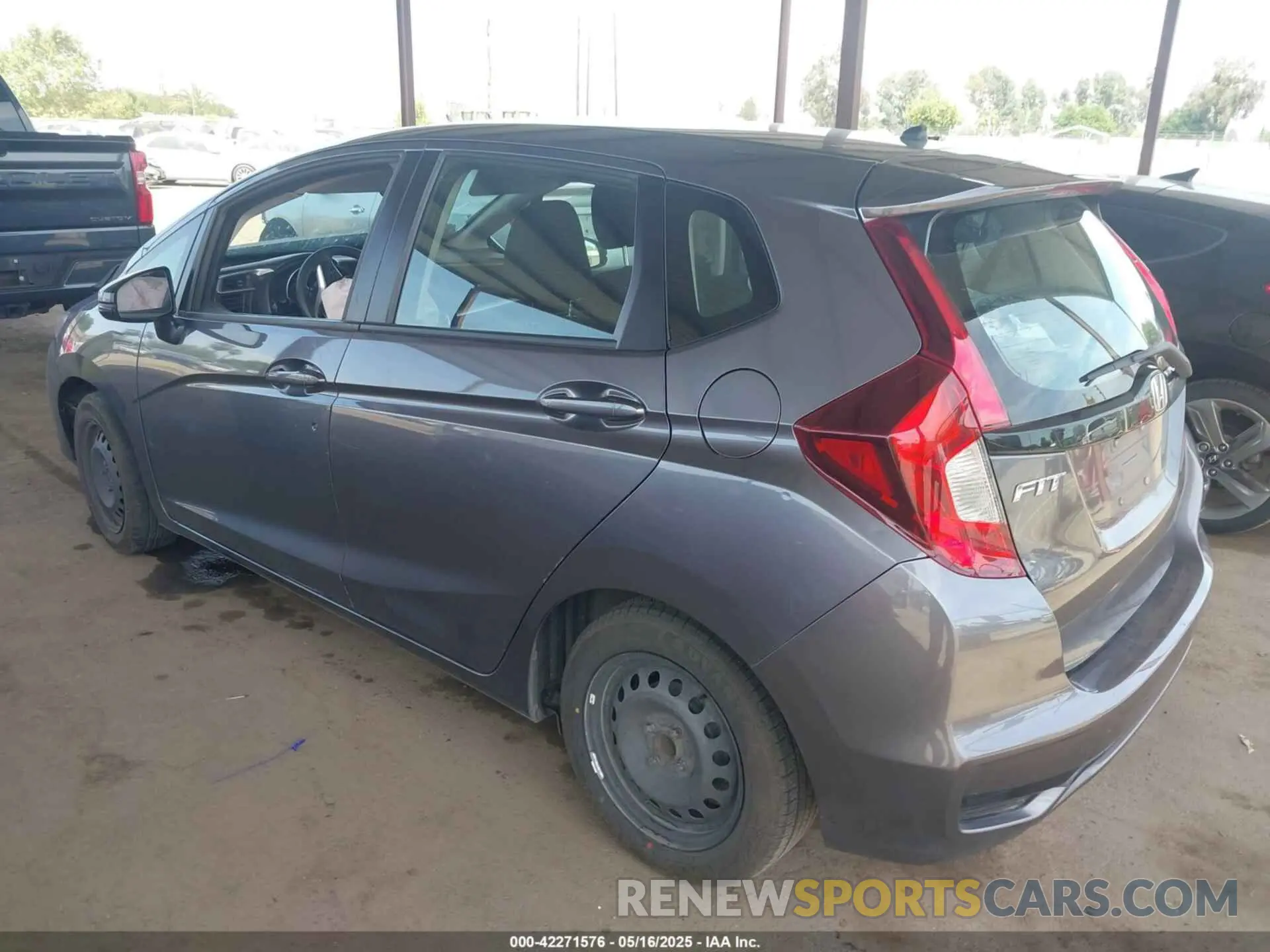 3 Photograph of a damaged car 3HGGK5H42LM728368 HONDA FIT 2020