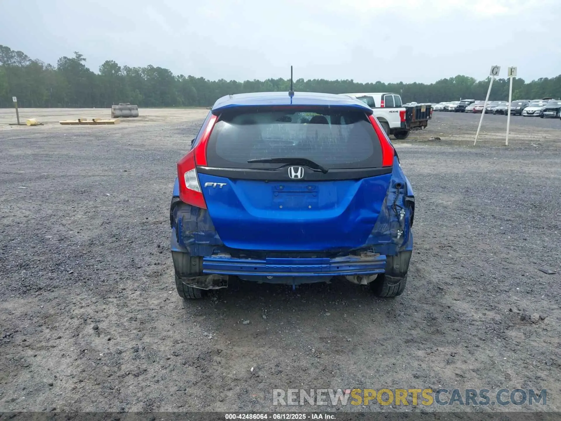 17 Photograph of a damaged car 3HGGK5H43LM723115 HONDA FIT 2020
