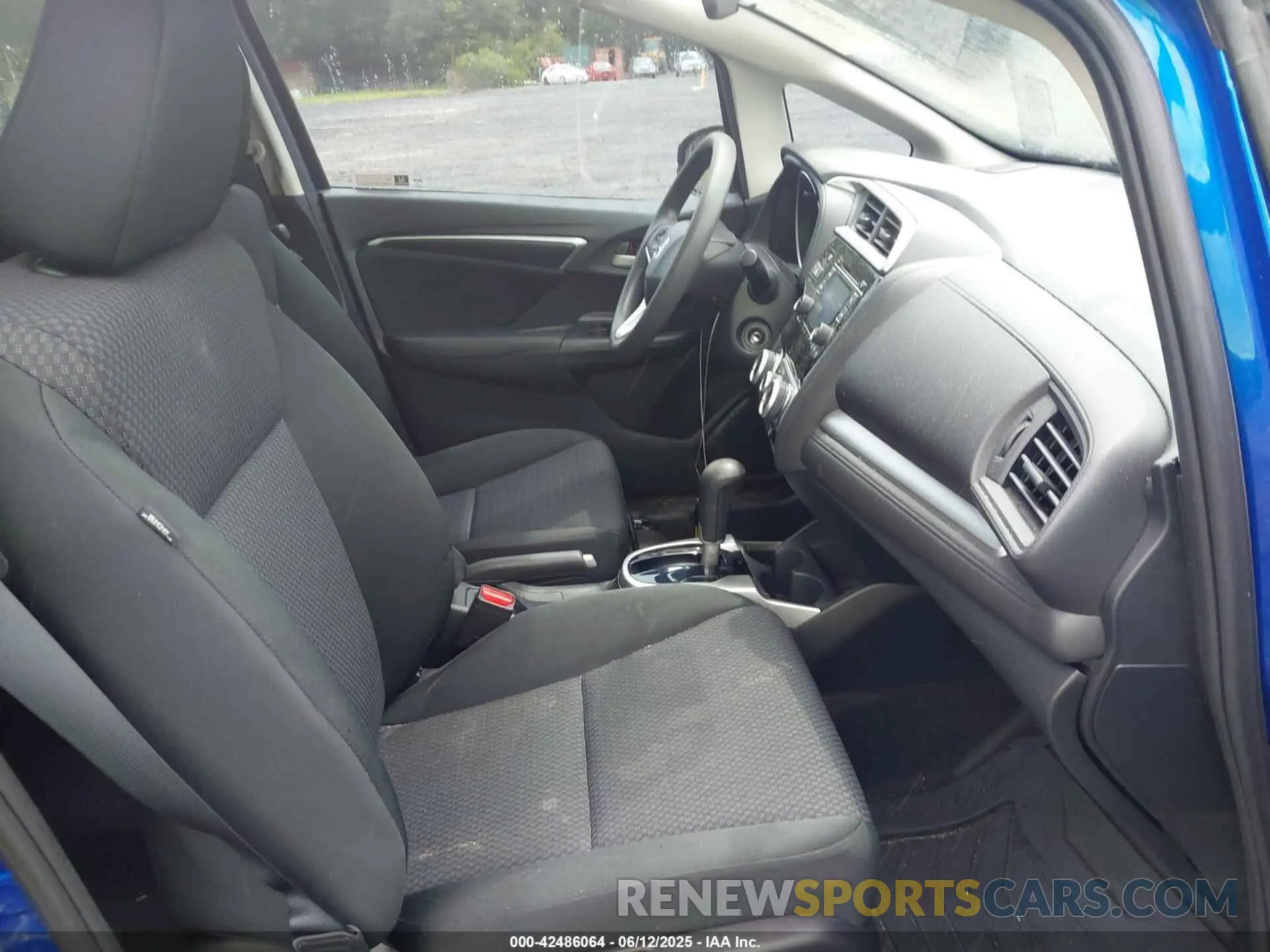 5 Photograph of a damaged car 3HGGK5H43LM723115 HONDA FIT 2020