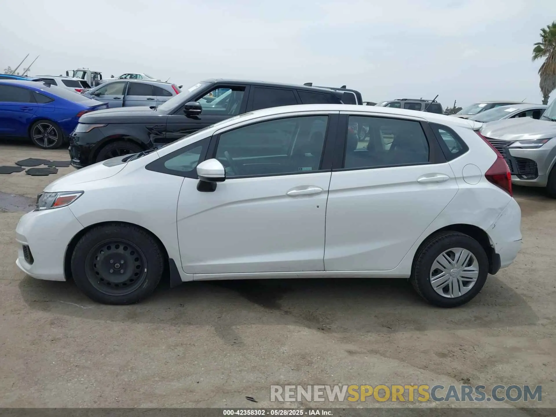 14 Photograph of a damaged car 3HGGK5H44LM718313 HONDA FIT 2020