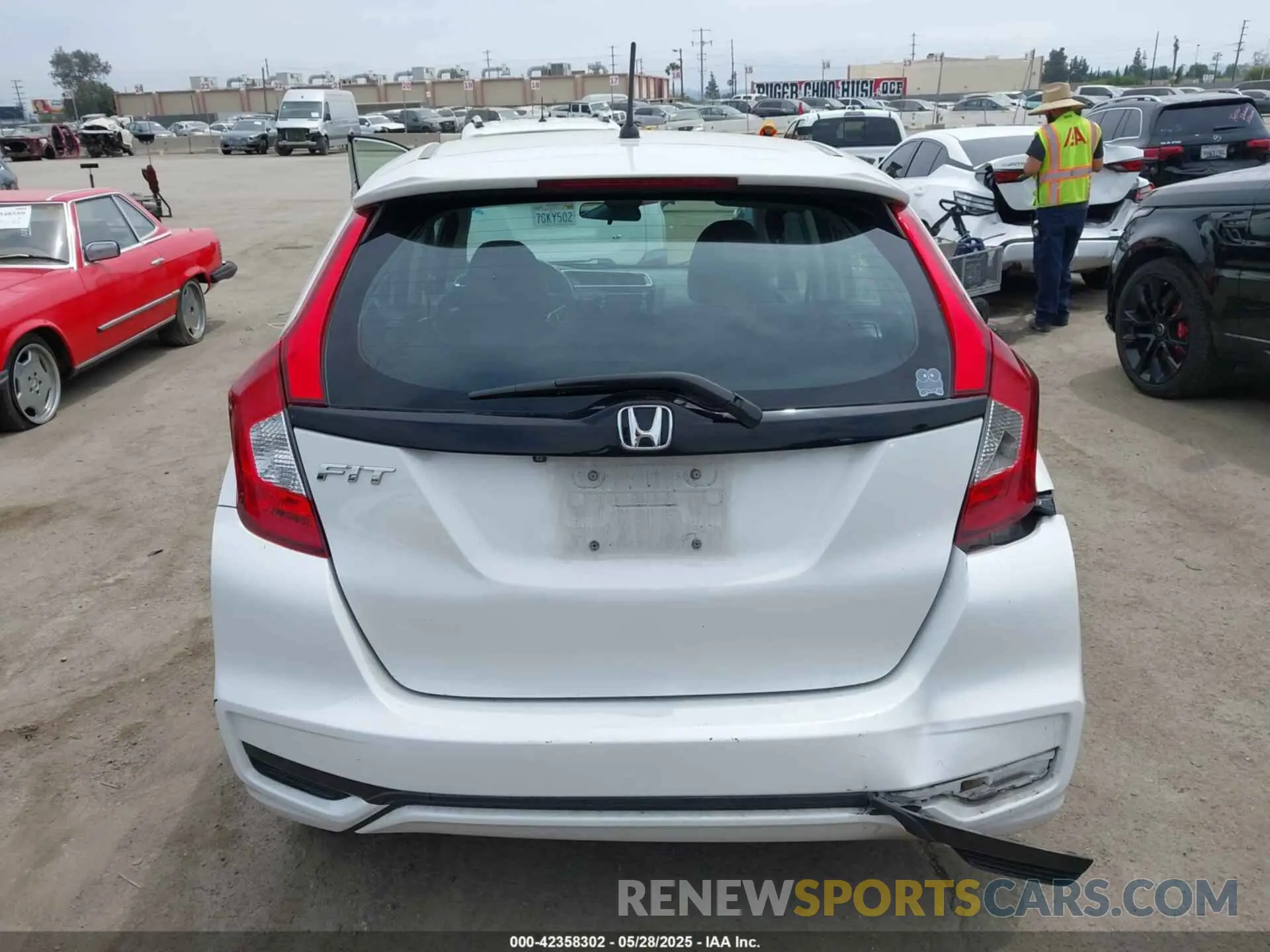 16 Photograph of a damaged car 3HGGK5H44LM718313 HONDA FIT 2020