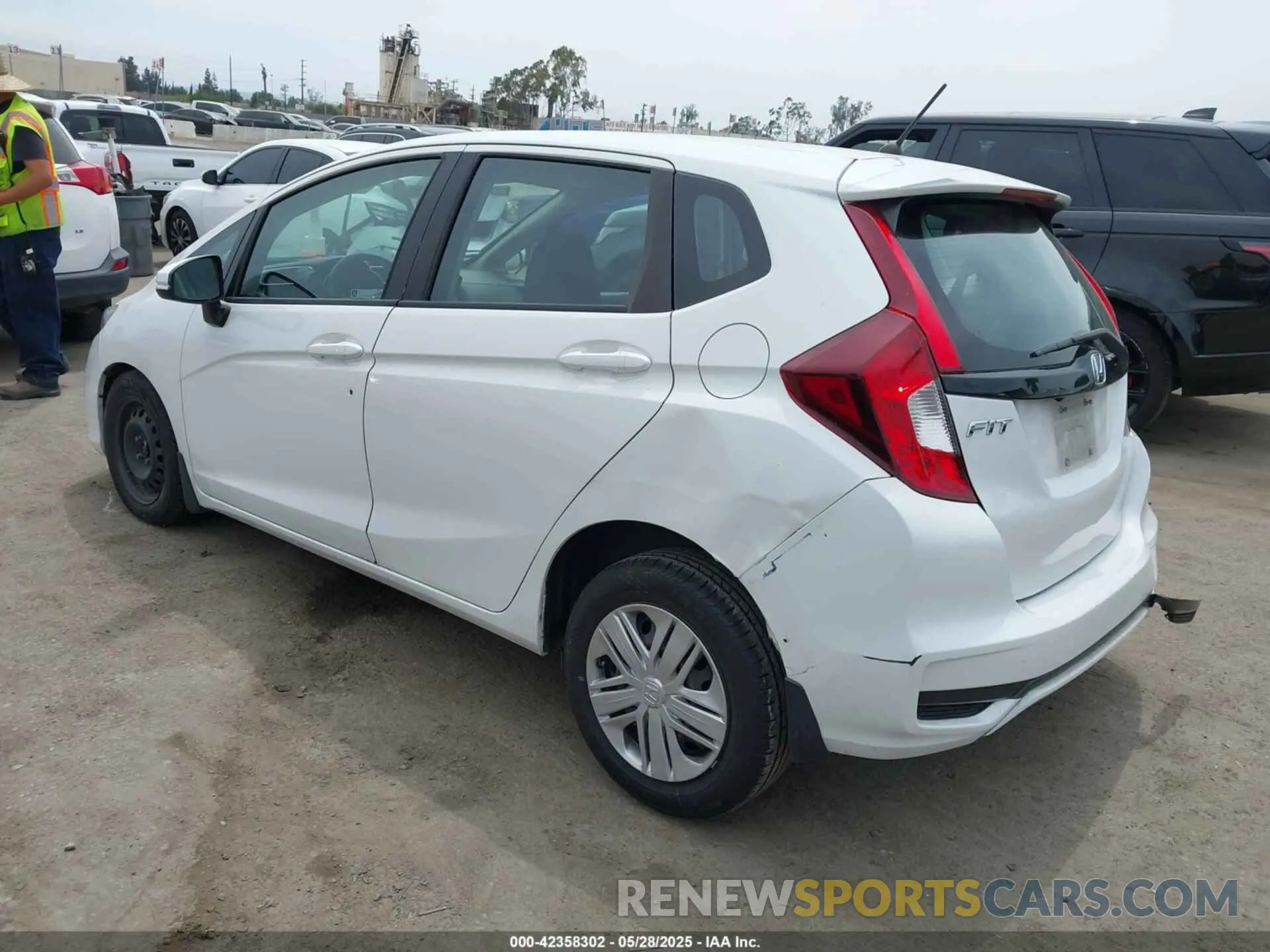 3 Photograph of a damaged car 3HGGK5H44LM718313 HONDA FIT 2020