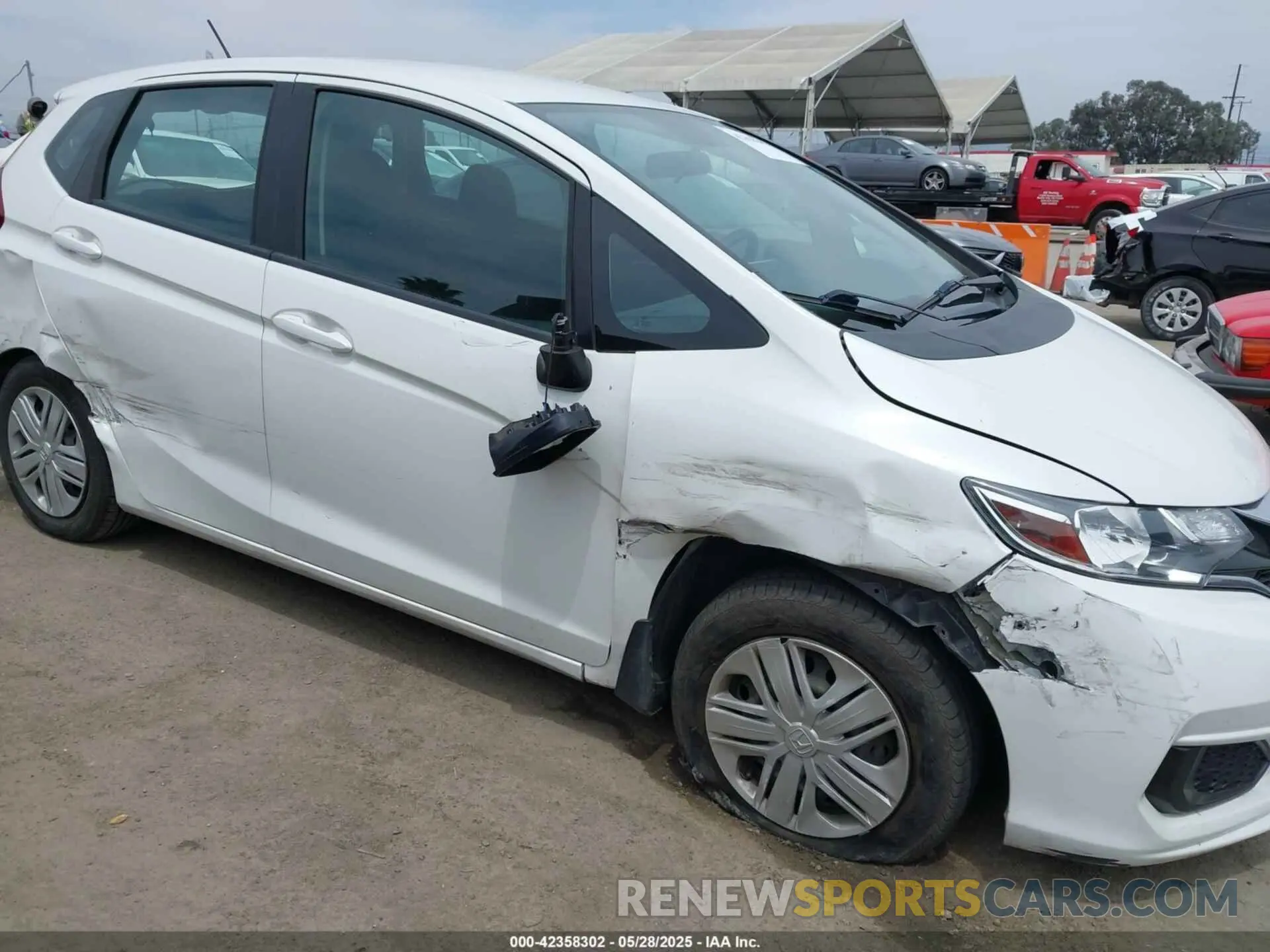 6 Photograph of a damaged car 3HGGK5H44LM718313 HONDA FIT 2020