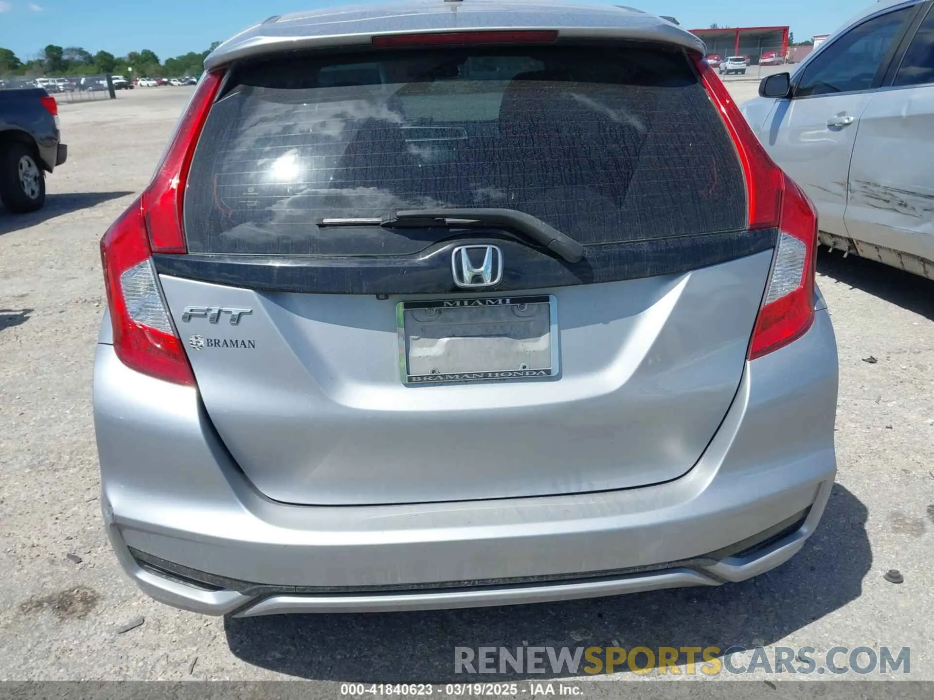 16 Photograph of a damaged car 3HGGK5H44LM729036 HONDA FIT 2020