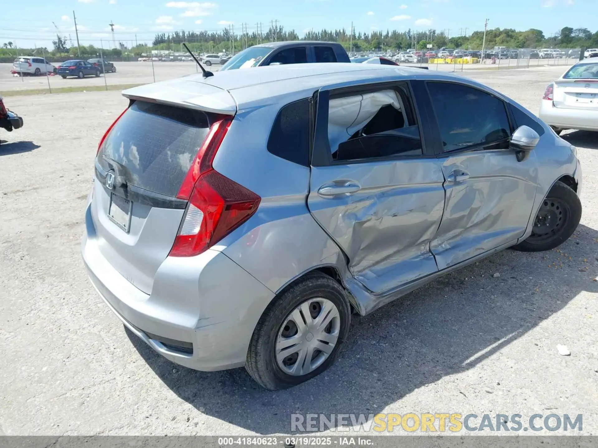 4 Photograph of a damaged car 3HGGK5H44LM729036 HONDA FIT 2020