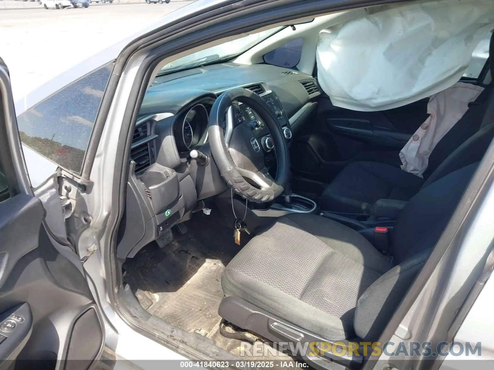 5 Photograph of a damaged car 3HGGK5H44LM729036 HONDA FIT 2020