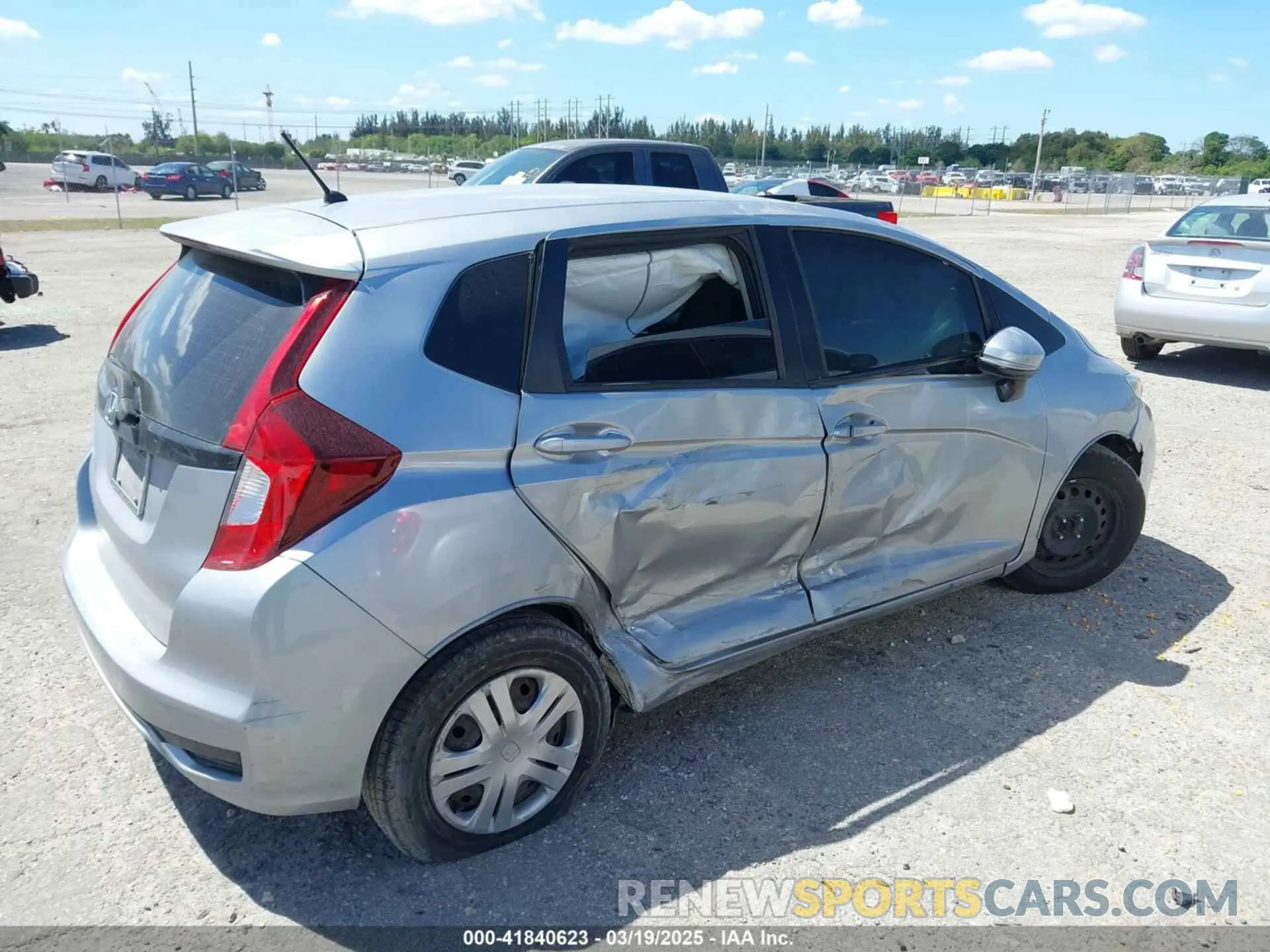 6 Photograph of a damaged car 3HGGK5H44LM729036 HONDA FIT 2020