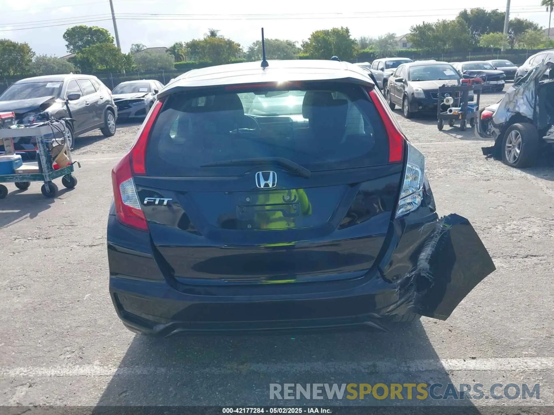 16 Photograph of a damaged car 3HGGK5H44LM731885 HONDA FIT 2020