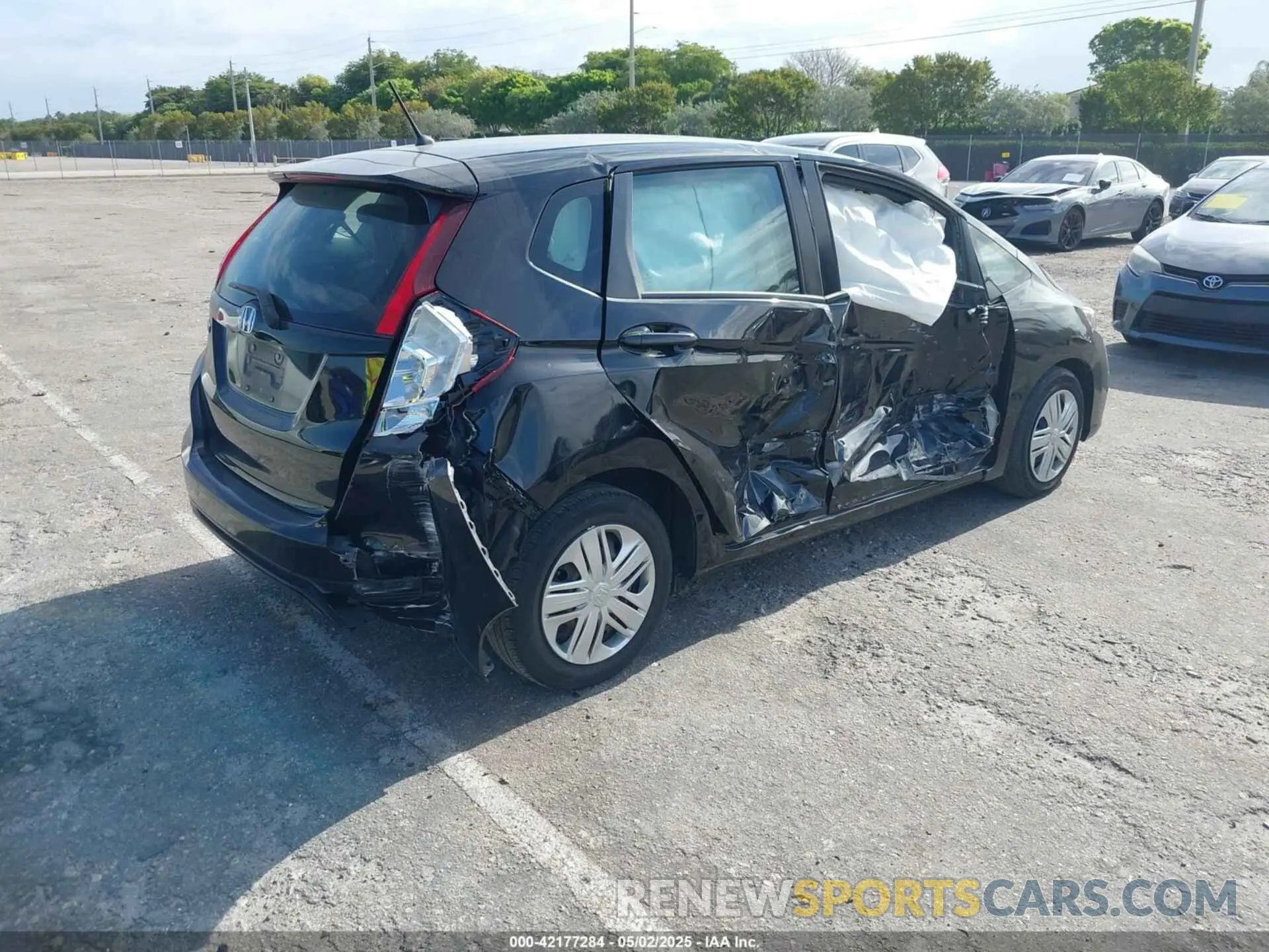 4 Photograph of a damaged car 3HGGK5H44LM731885 HONDA FIT 2020