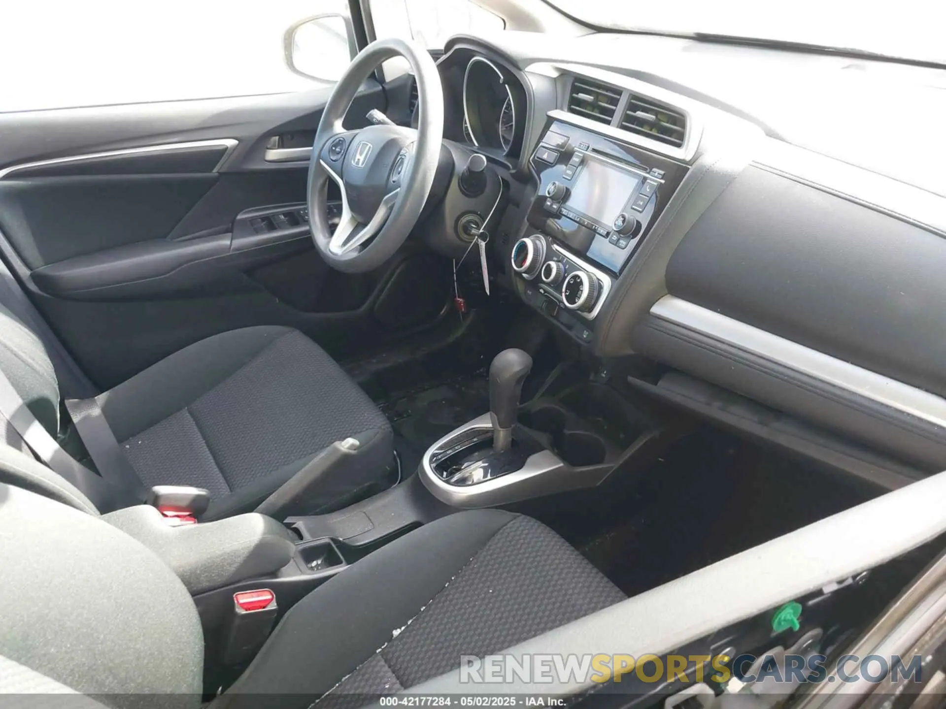 5 Photograph of a damaged car 3HGGK5H44LM731885 HONDA FIT 2020