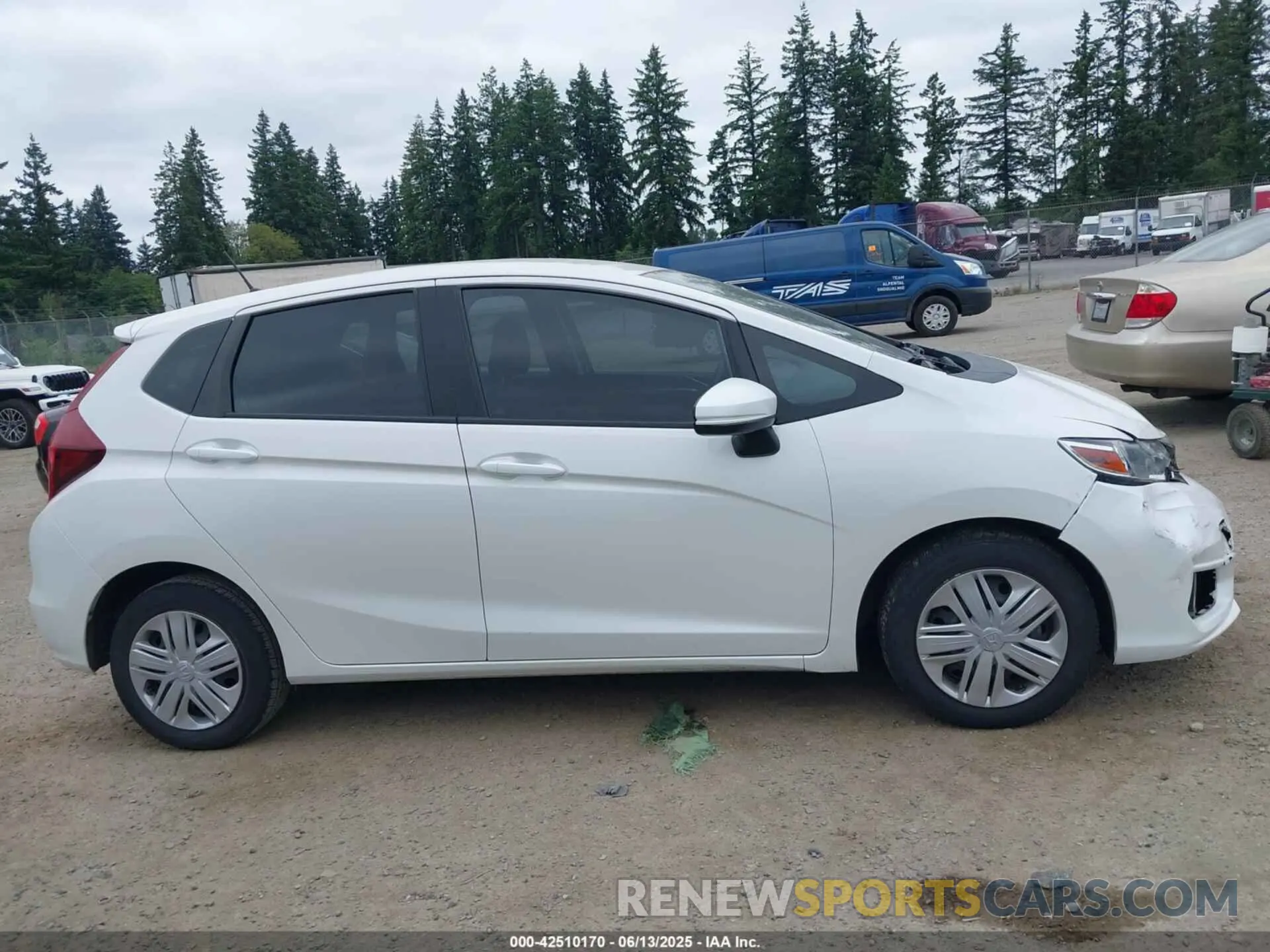 13 Photograph of a damaged car 3HGGK5H46LM717552 HONDA FIT 2020