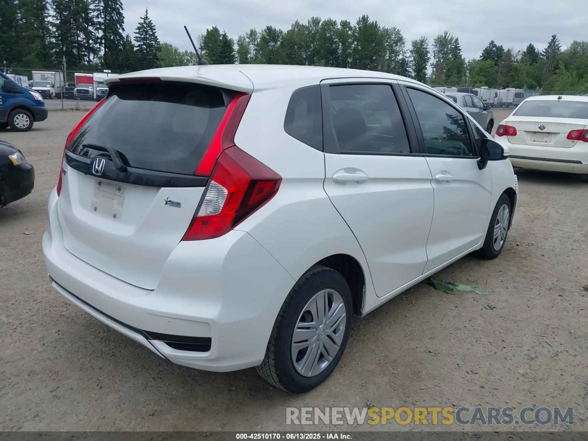 4 Photograph of a damaged car 3HGGK5H46LM717552 HONDA FIT 2020