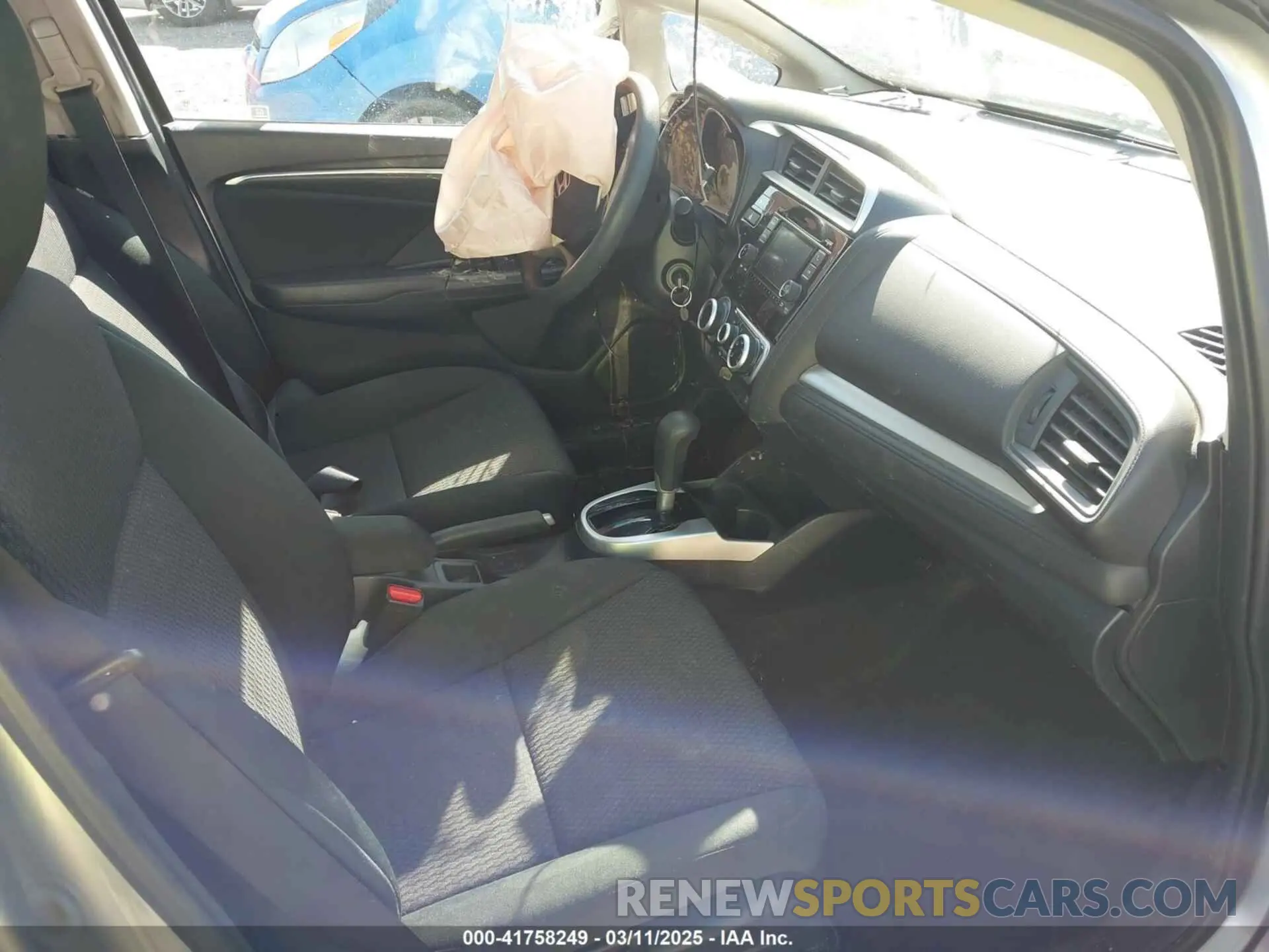 5 Photograph of a damaged car 3HGGK5H46LM725957 HONDA FIT 2020