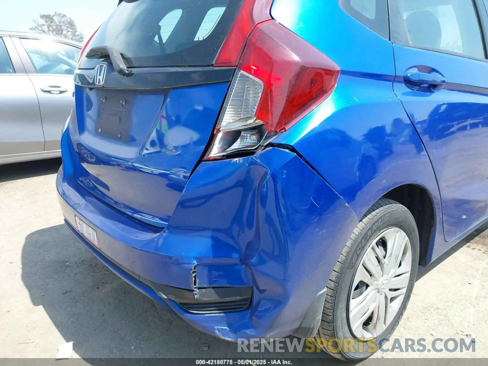 17 Photograph of a damaged car 3HGGK5H47LM711291 HONDA FIT 2020