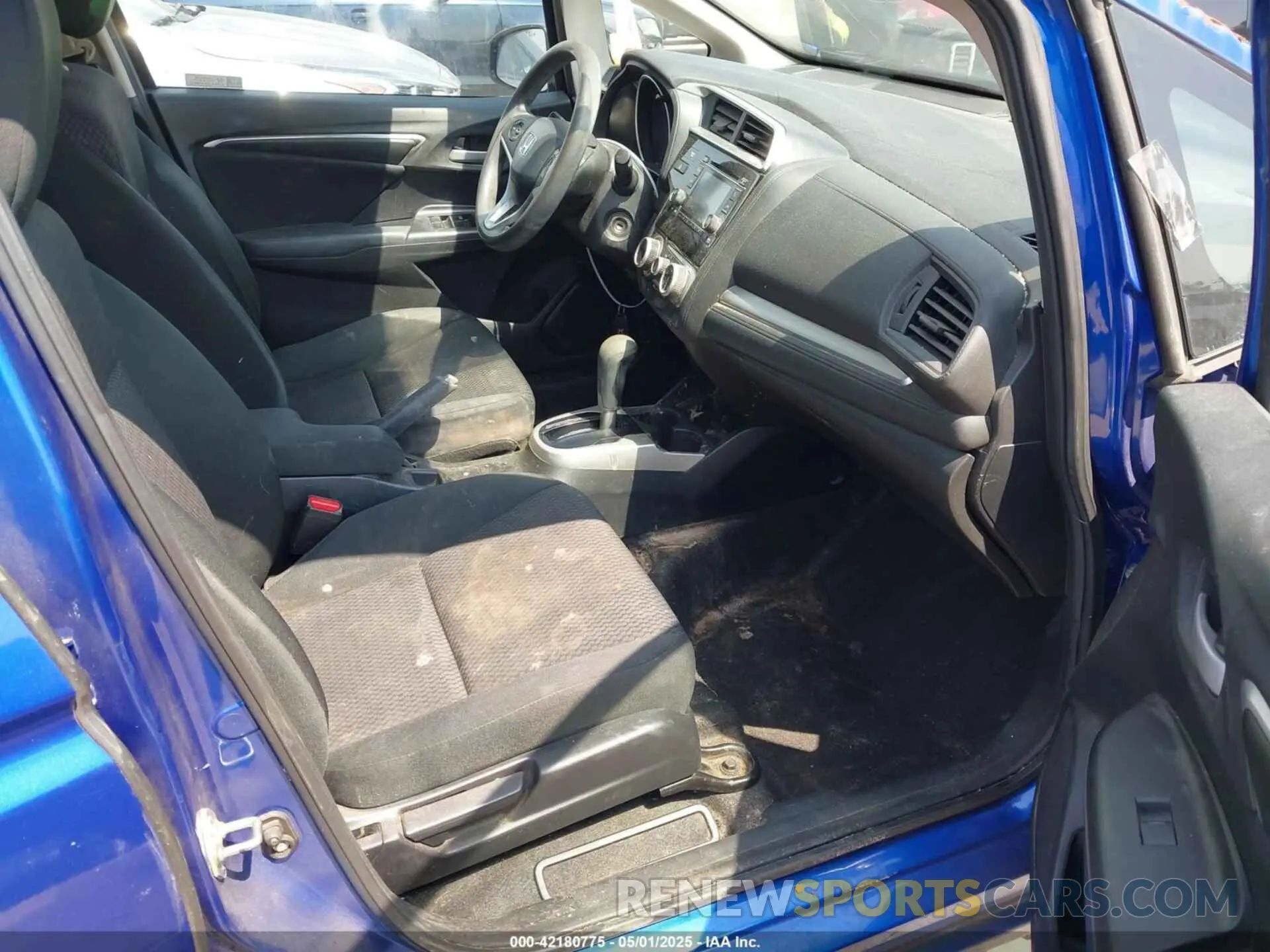 5 Photograph of a damaged car 3HGGK5H47LM711291 HONDA FIT 2020