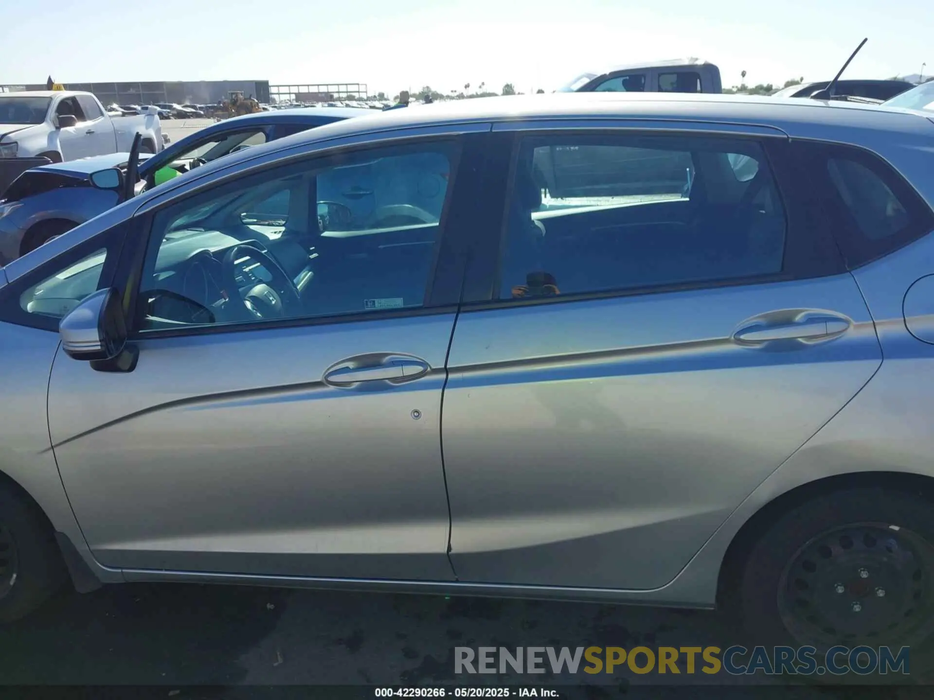 15 Photograph of a damaged car 3HGGK5H48LM700879 HONDA FIT 2020