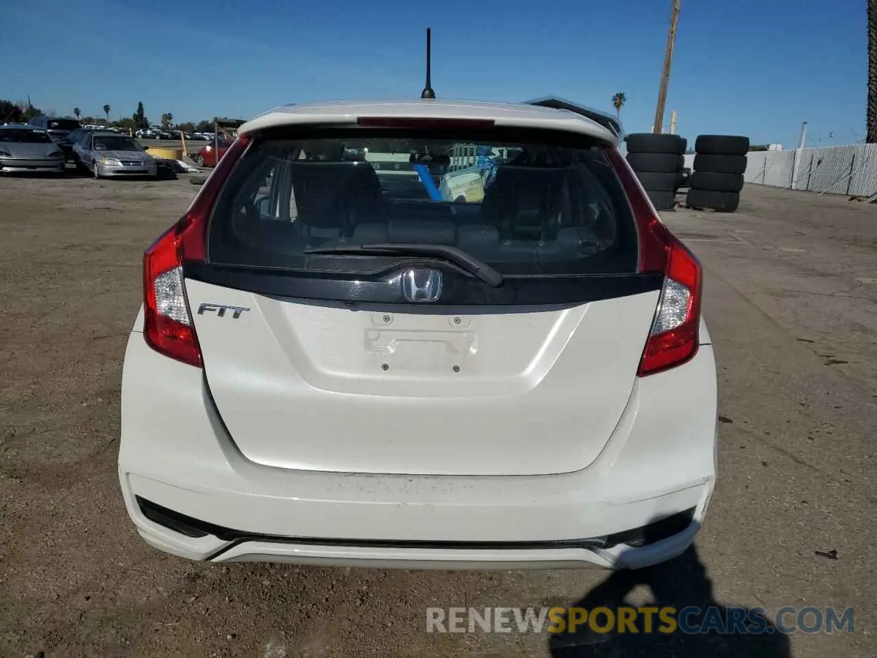 6 Photograph of a damaged car 3HGGK5H48LM711123 HONDA FIT 2020