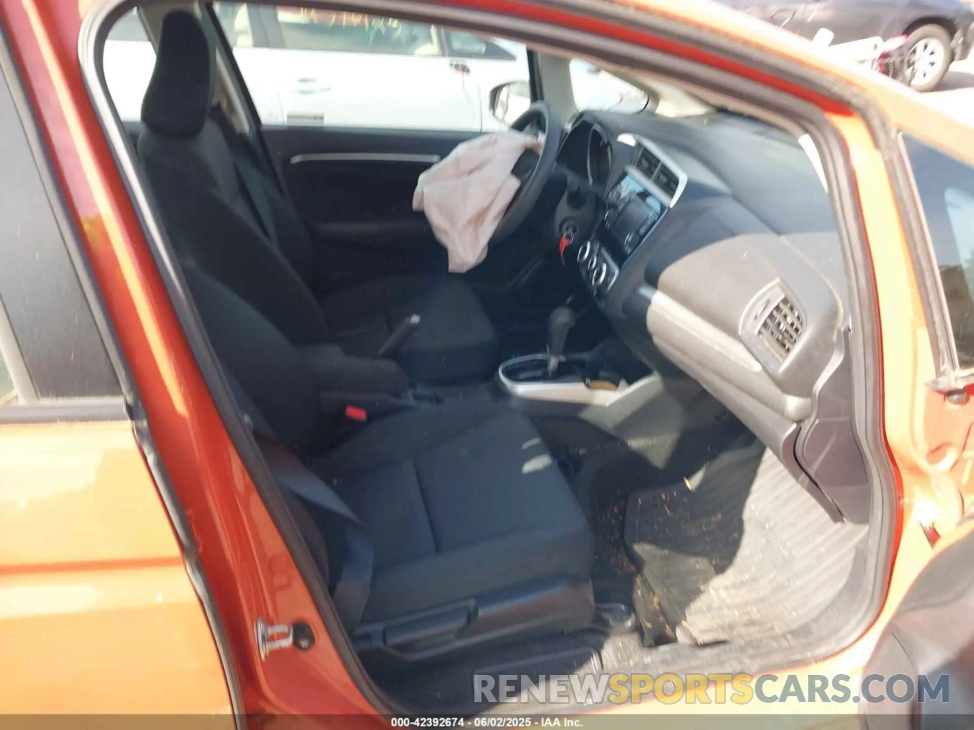 5 Photograph of a damaged car 3HGGK5H48LM715852 HONDA FIT 2020
