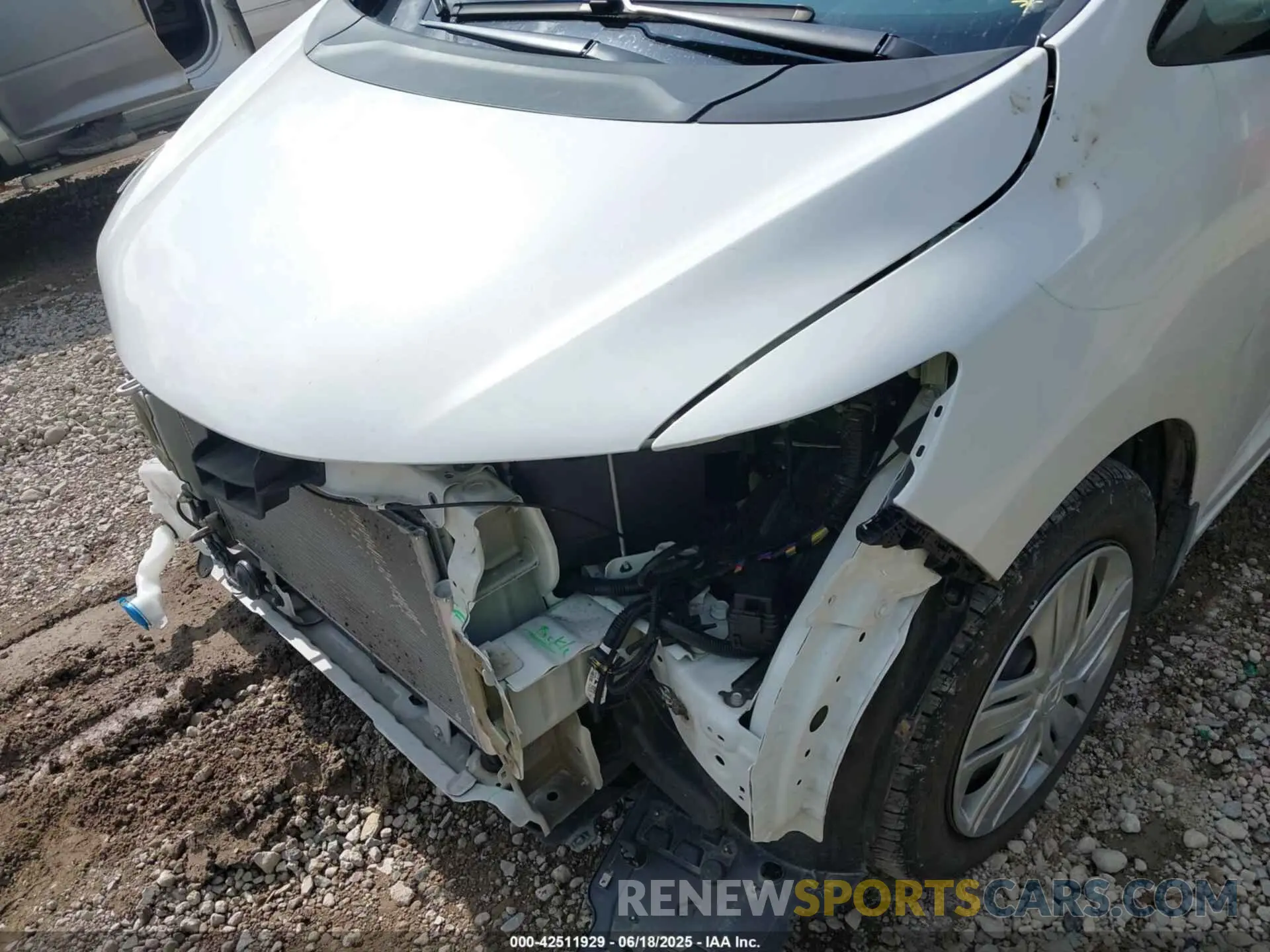 19 Photograph of a damaged car 3HGGK5H48LM728827 HONDA FIT 2020