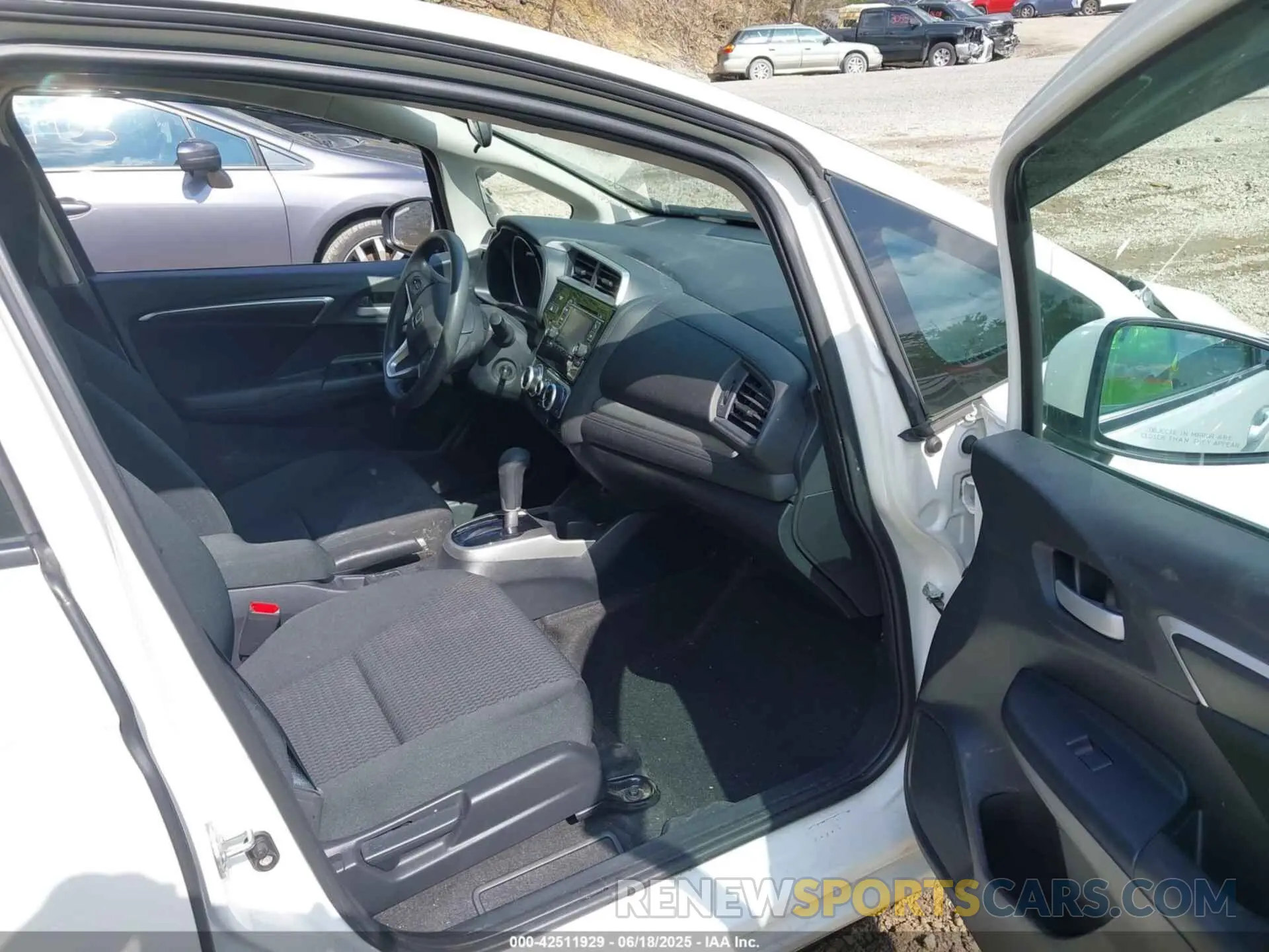 5 Photograph of a damaged car 3HGGK5H48LM728827 HONDA FIT 2020