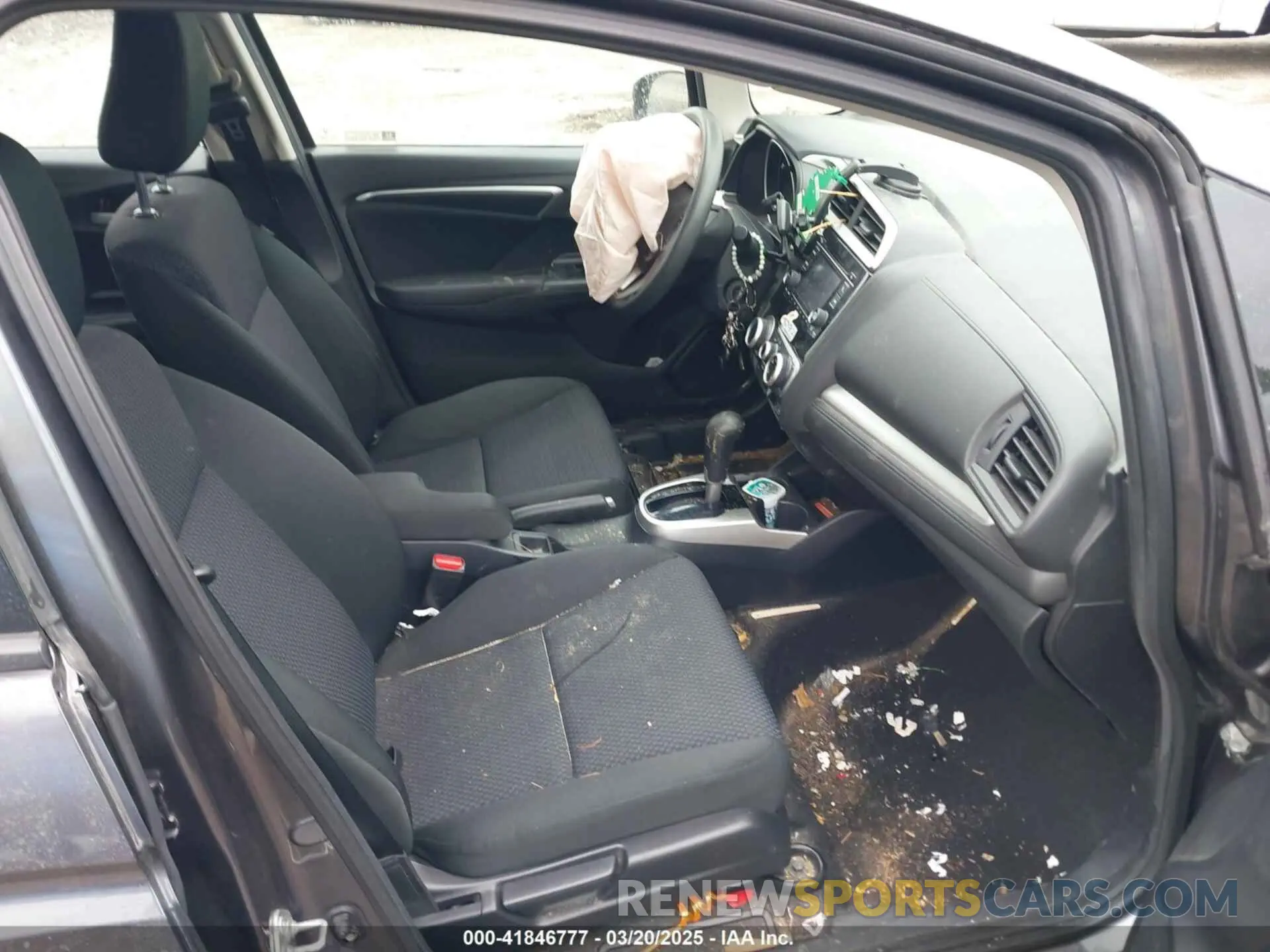 5 Photograph of a damaged car 3HGGK5H49LM710739 HONDA FIT 2020