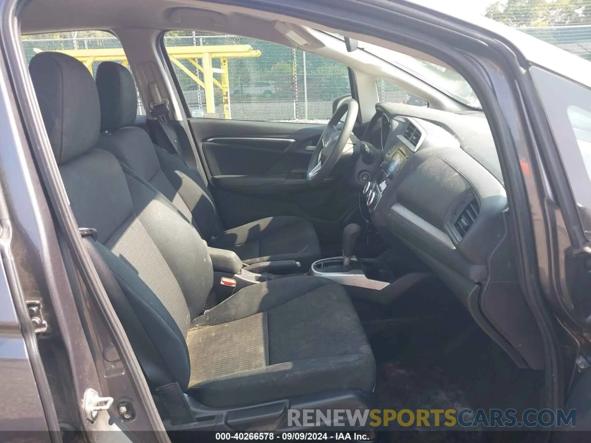 5 Photograph of a damaged car 3HGGK5H49LM712720 HONDA FIT 2020