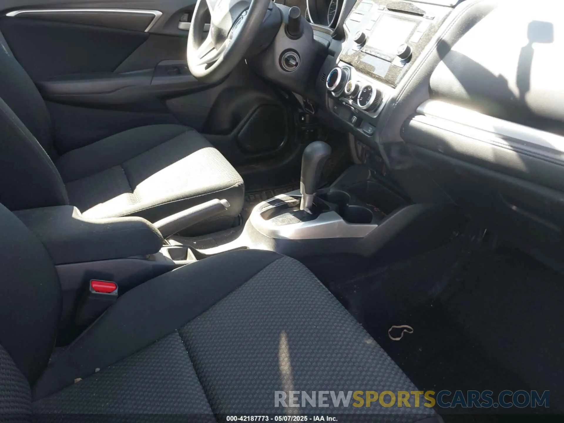 5 Photograph of a damaged car 3HGGK5H4XLM705176 HONDA FIT 2020