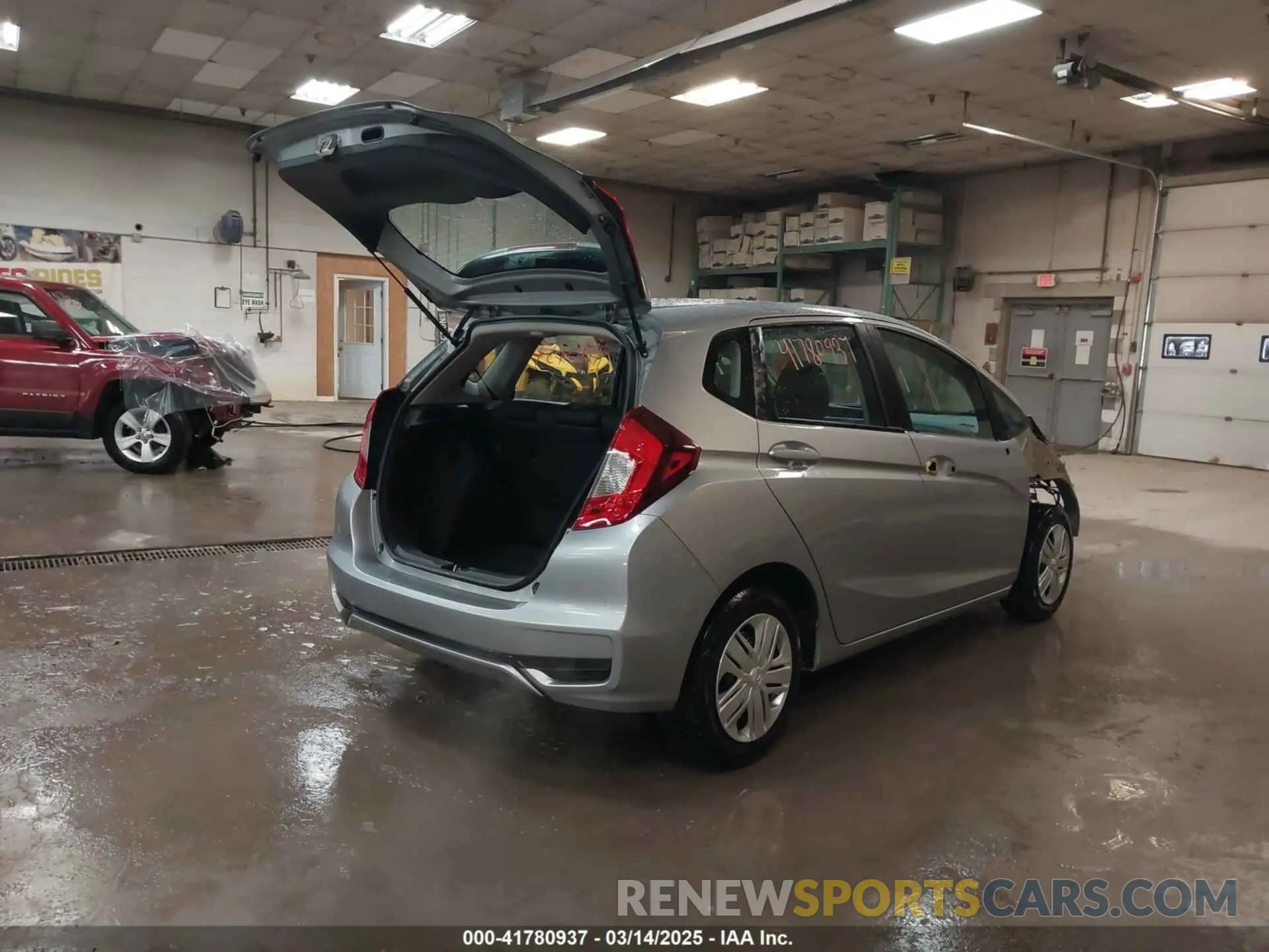 4 Photograph of a damaged car 3HGGK5H4XLM724178 HONDA FIT 2020