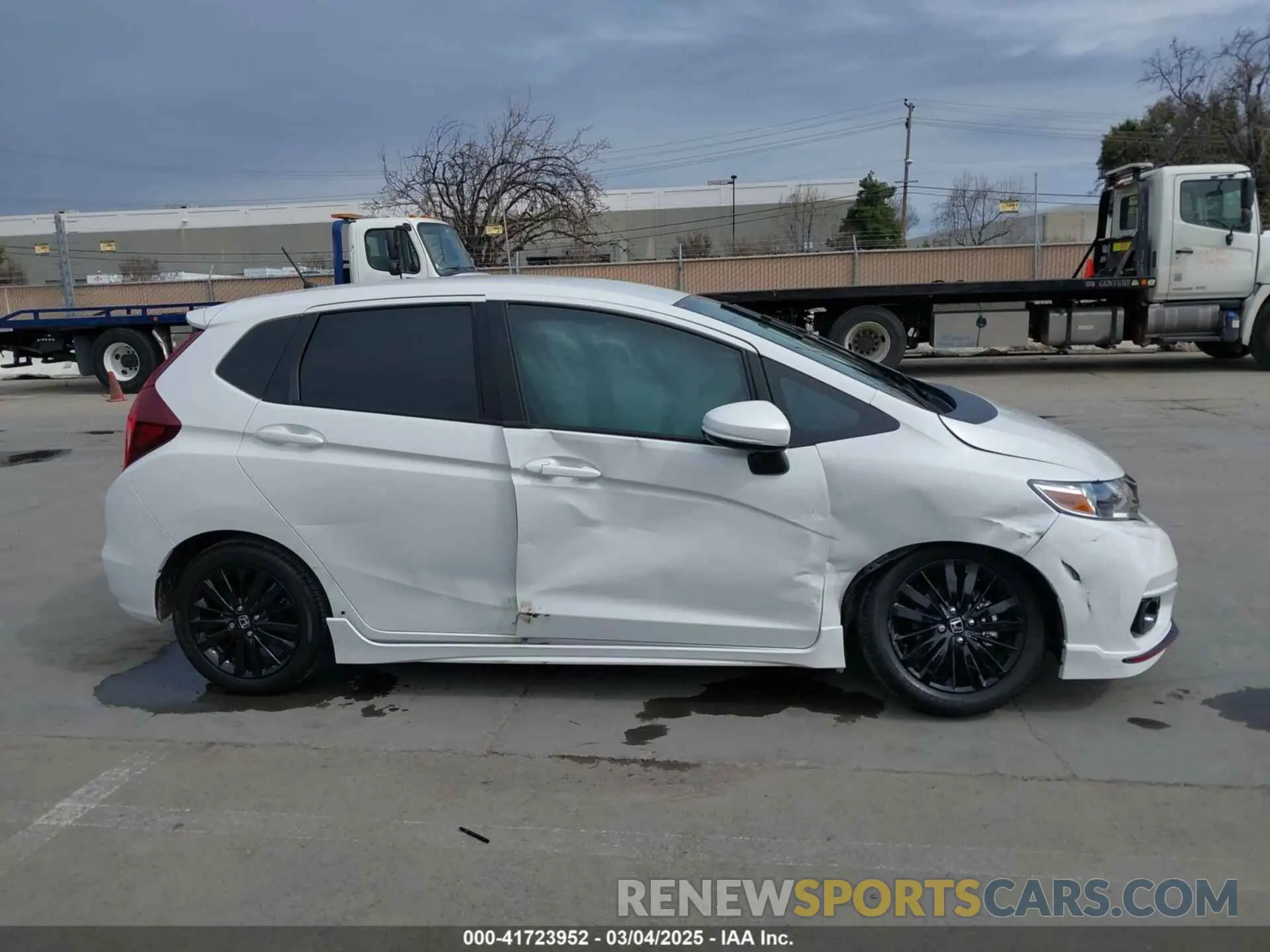 13 Photograph of a damaged car 3HGGK5H60LM719086 HONDA FIT 2020