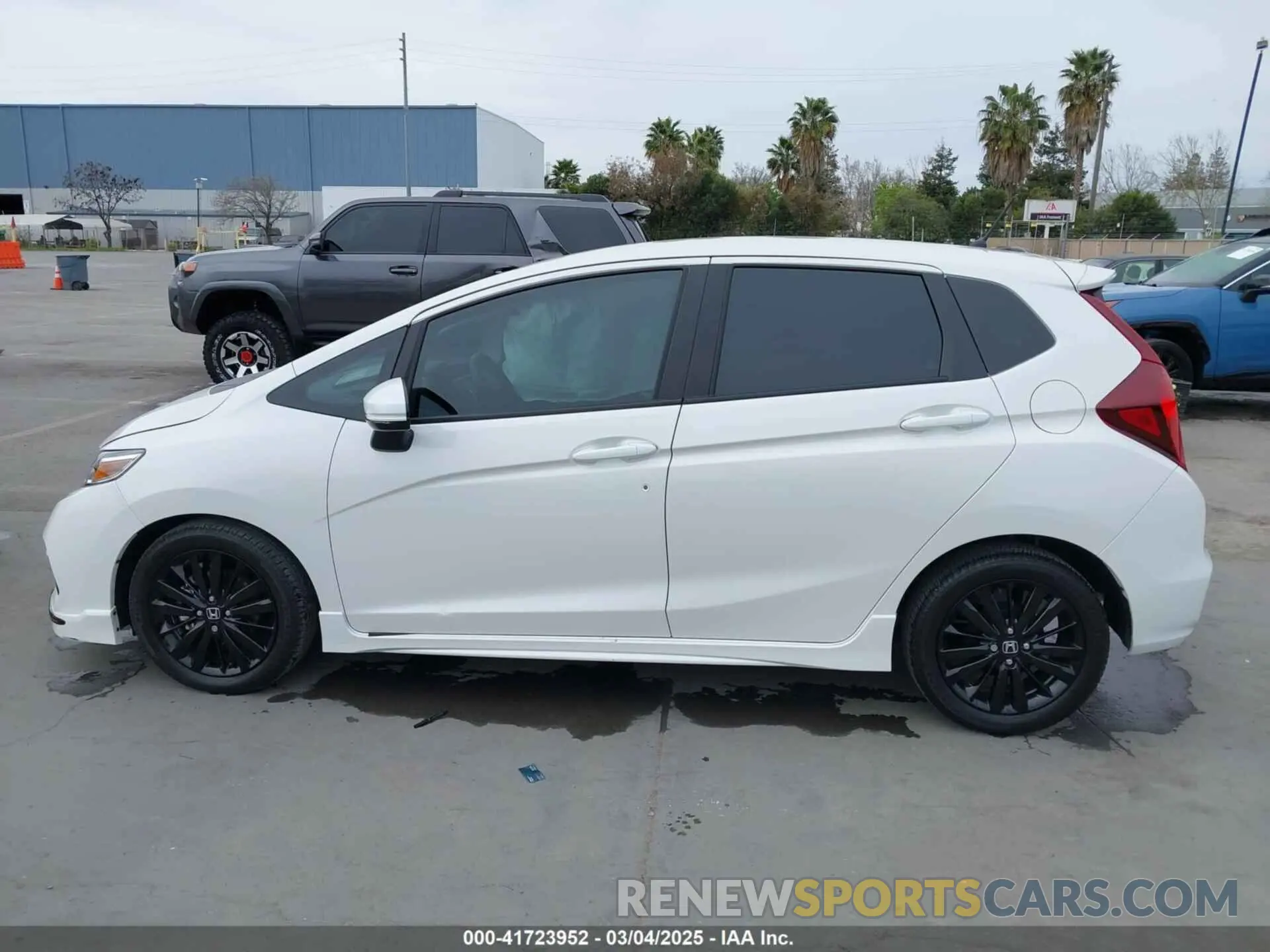 14 Photograph of a damaged car 3HGGK5H60LM719086 HONDA FIT 2020