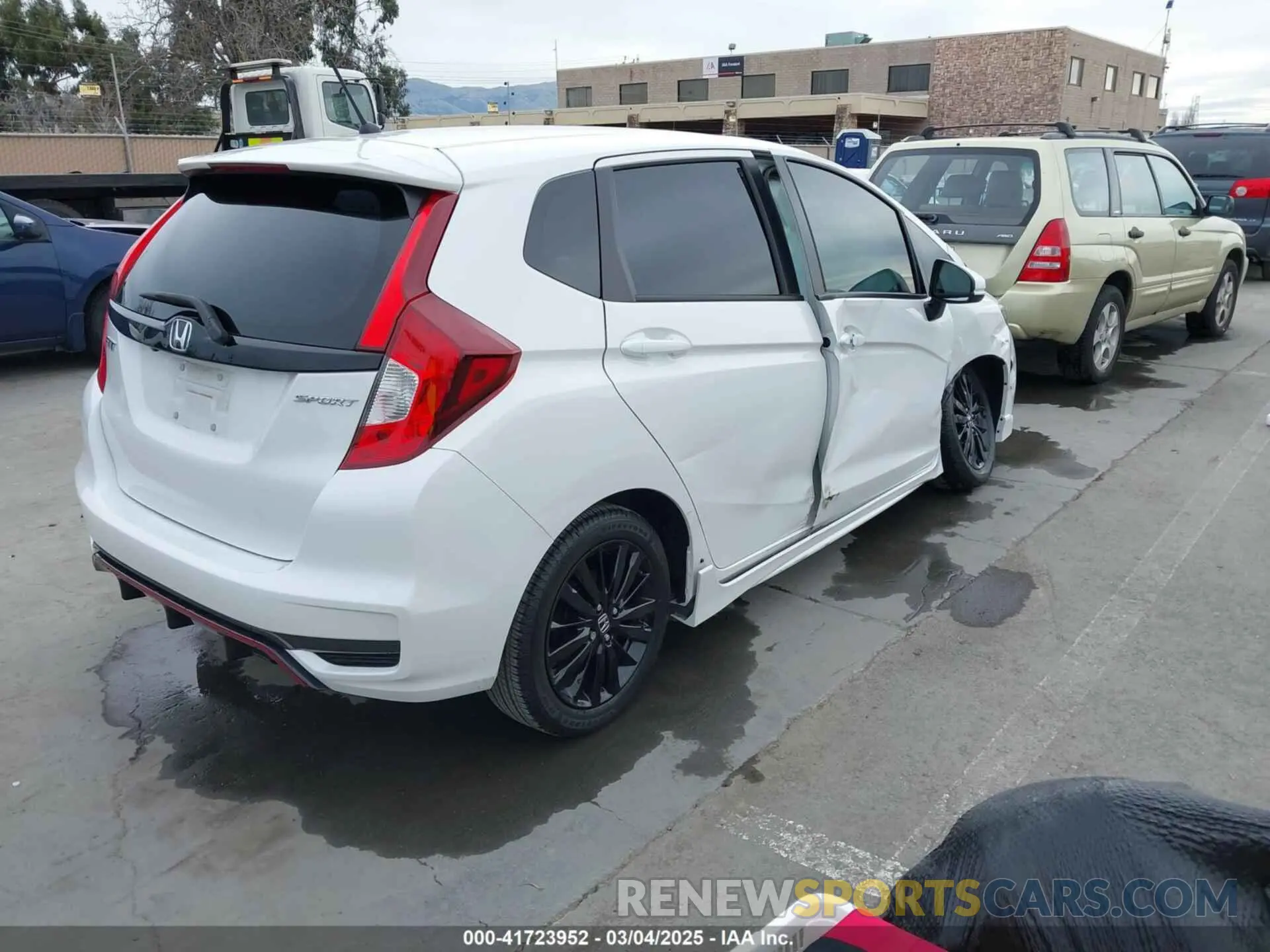 4 Photograph of a damaged car 3HGGK5H60LM719086 HONDA FIT 2020