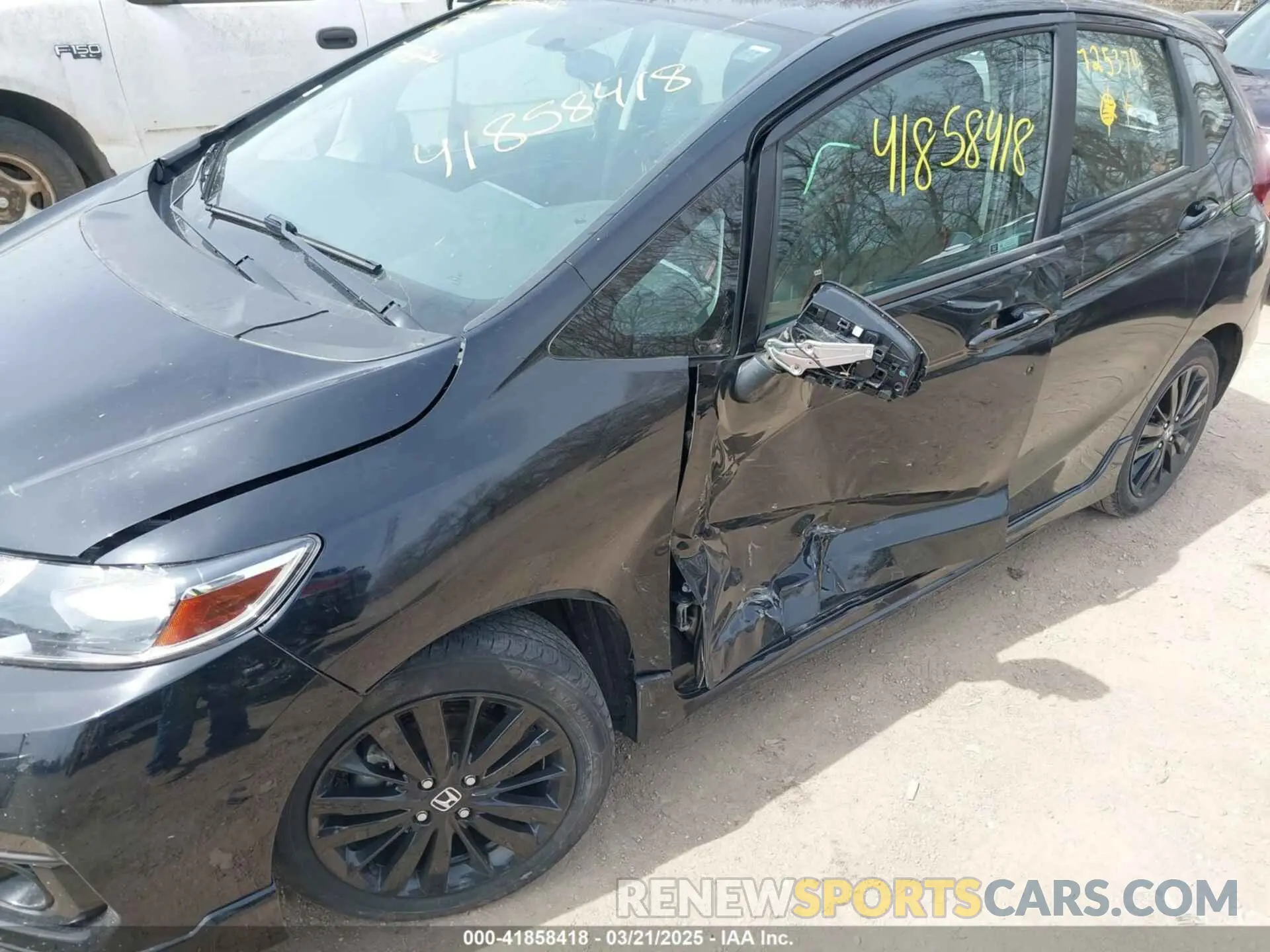 6 Photograph of a damaged car 3HGGK5H62LM725374 HONDA FIT 2020