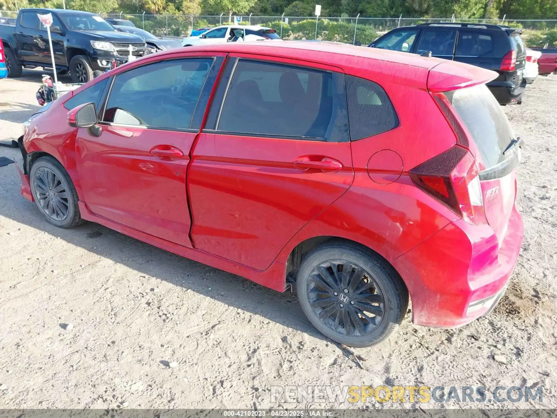 3 Photograph of a damaged car 3HGGK5H63LM718904 HONDA FIT 2020