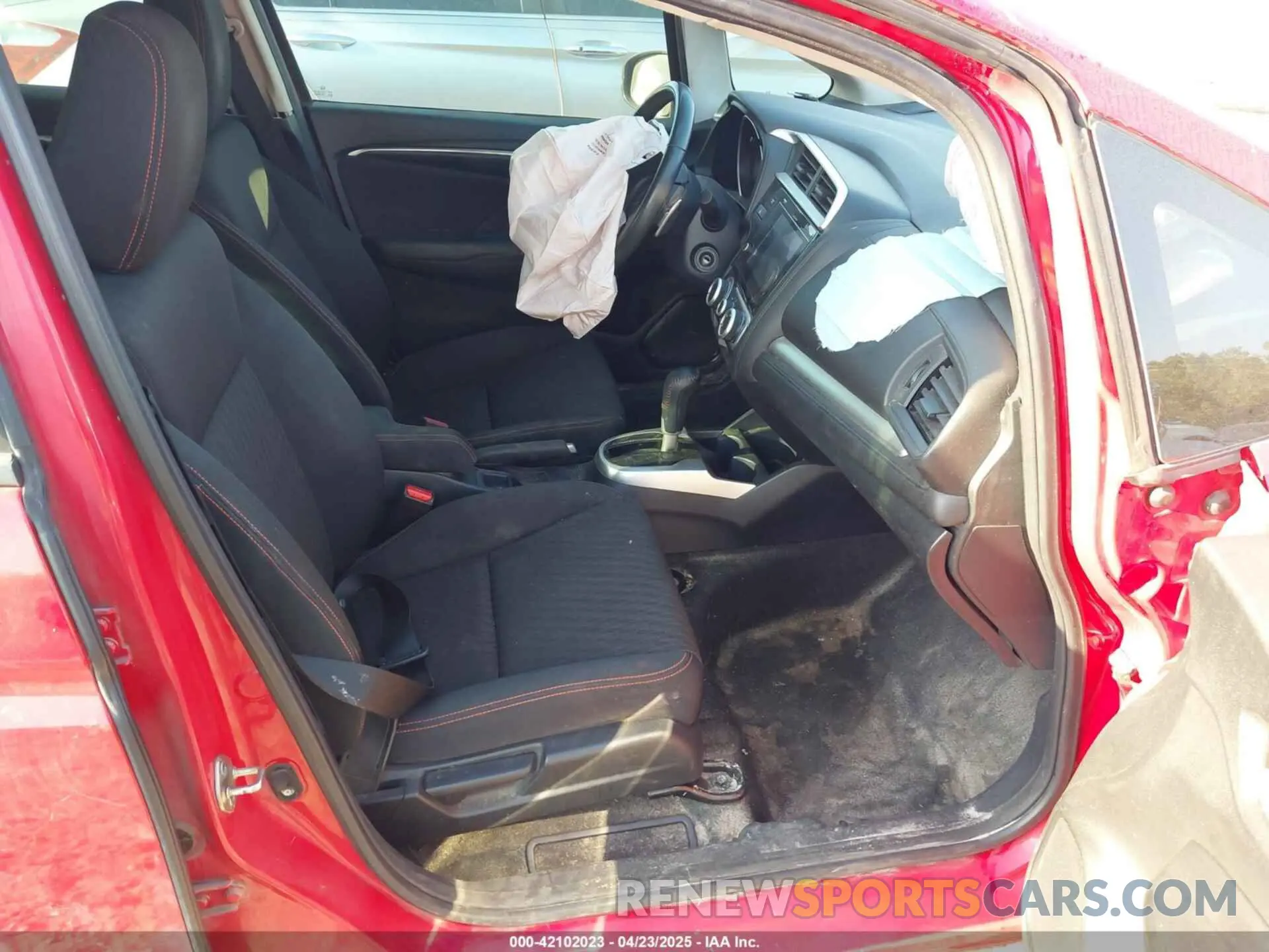 5 Photograph of a damaged car 3HGGK5H63LM718904 HONDA FIT 2020