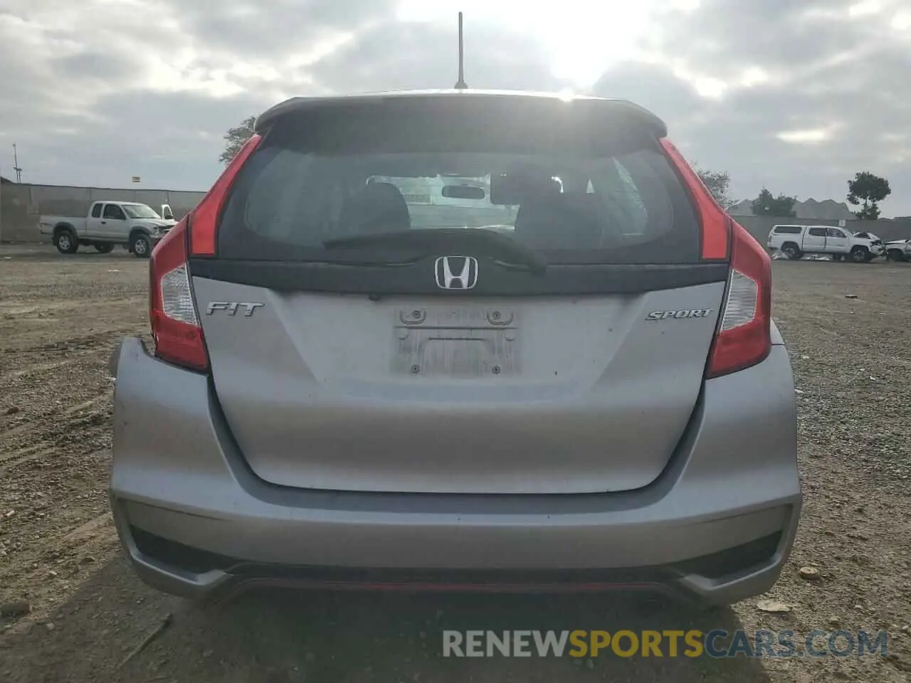 6 Photograph of a damaged car 3HGGK5H63LM728087 HONDA FIT 2020