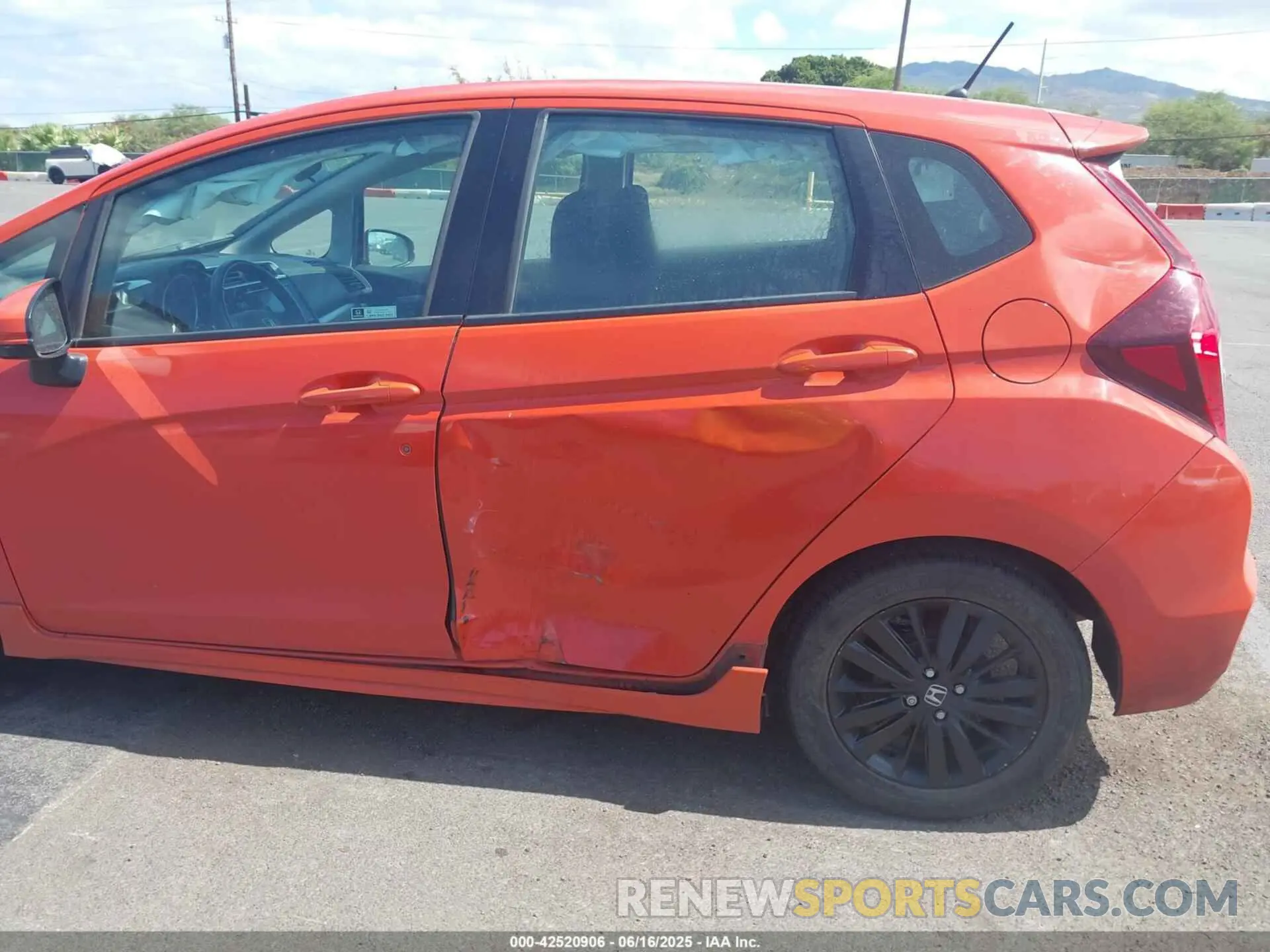 6 Photograph of a damaged car 3HGGK5H66LM715124 HONDA FIT 2020
