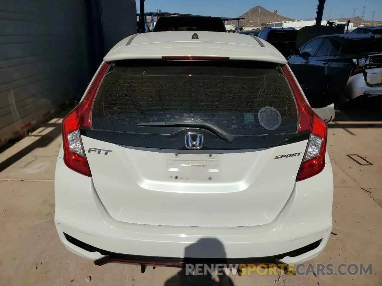 6 Photograph of a damaged car 3HGGK5H66LM726821 HONDA FIT 2020