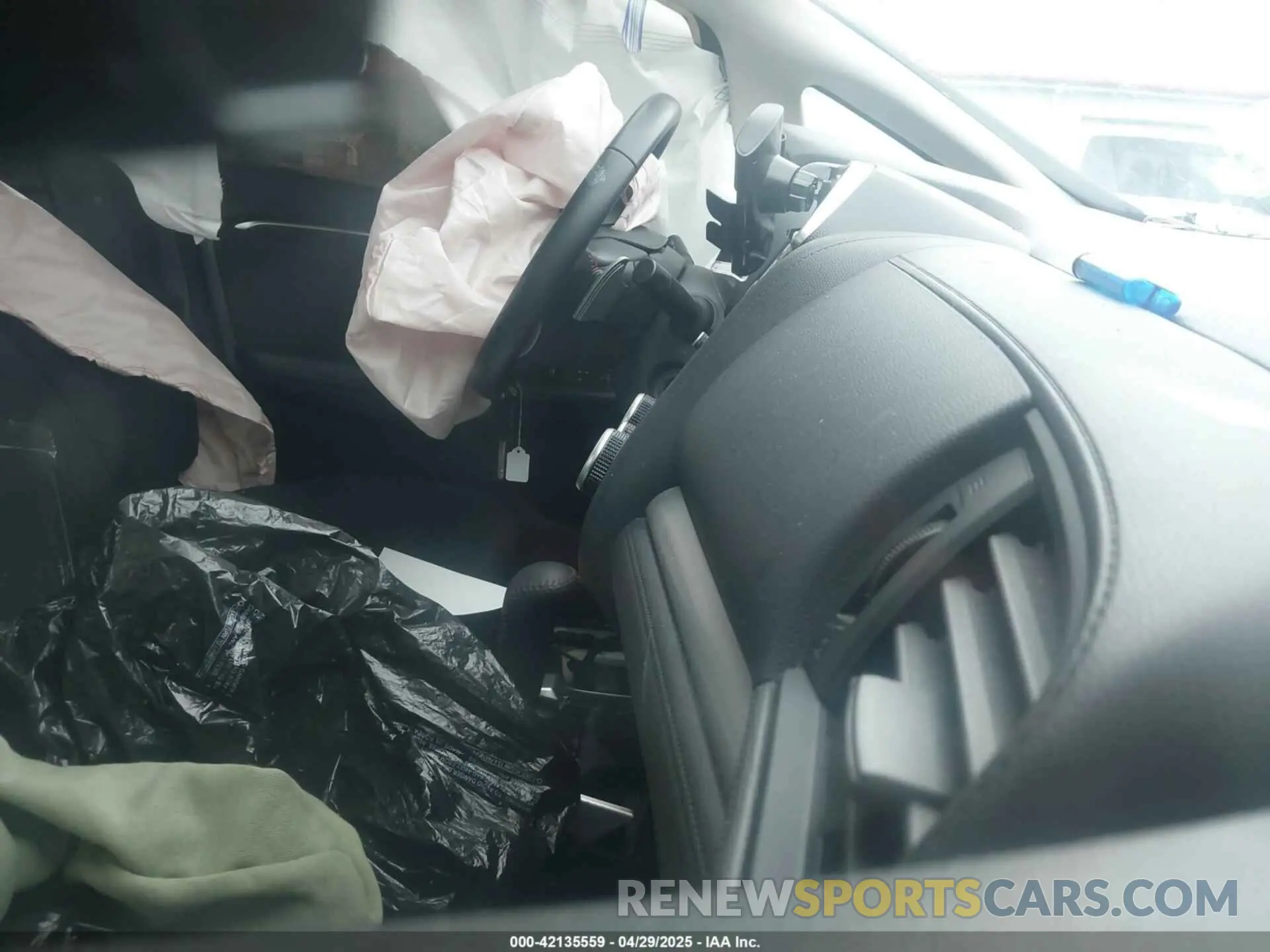 5 Photograph of a damaged car 3HGGK5H68LM715075 HONDA FIT 2020