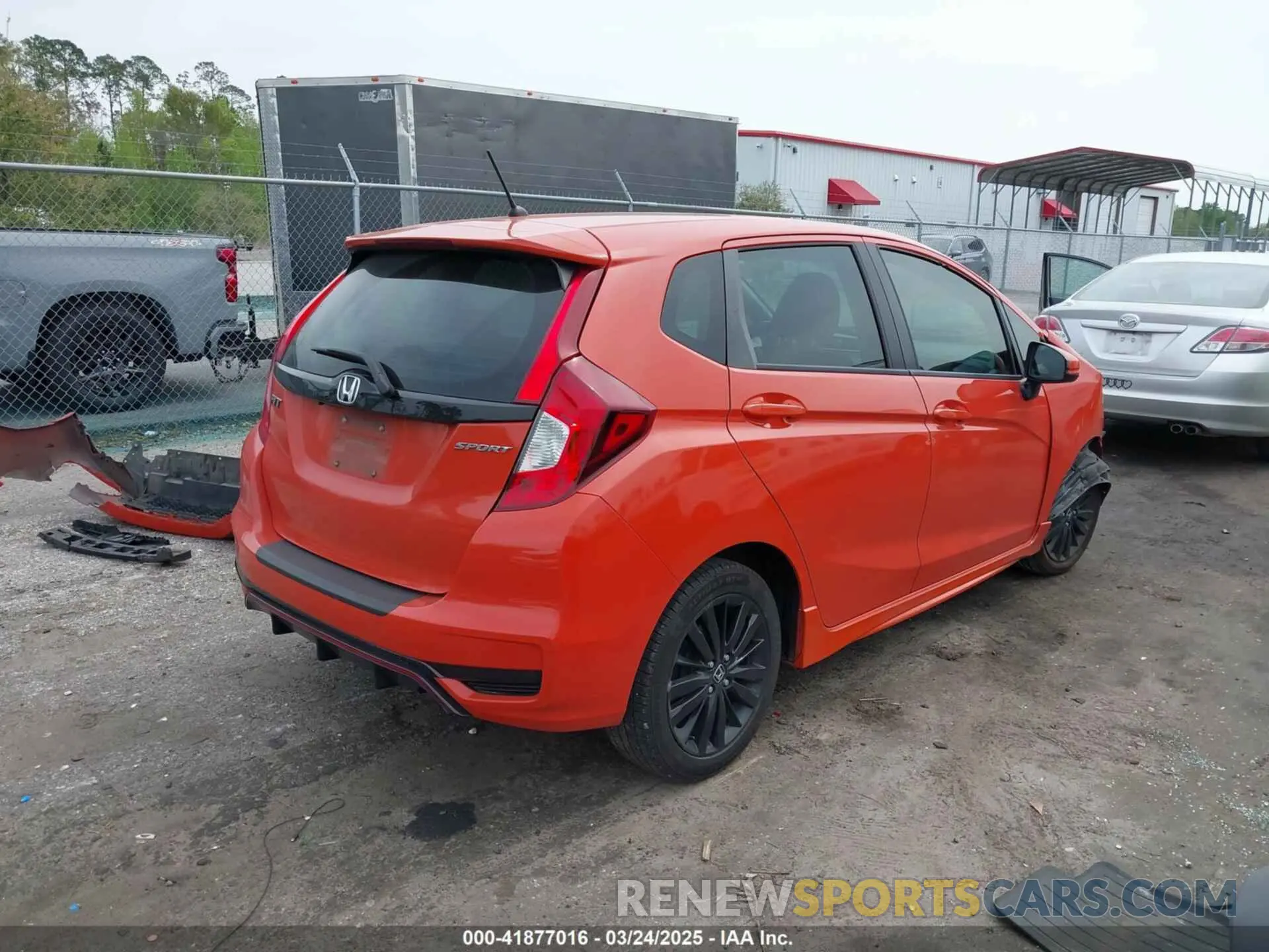 4 Photograph of a damaged car 3HGGK5H68LM726836 HONDA FIT 2020