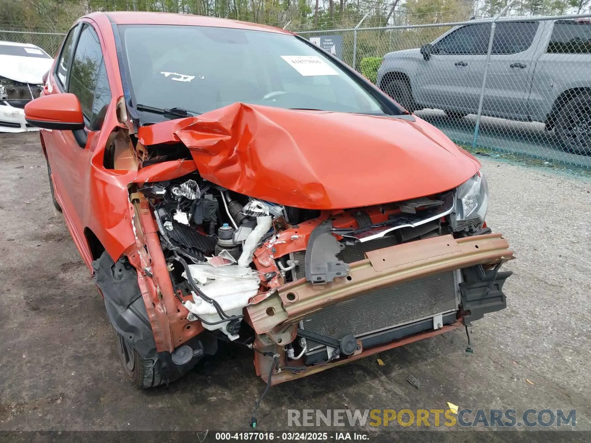 6 Photograph of a damaged car 3HGGK5H68LM726836 HONDA FIT 2020